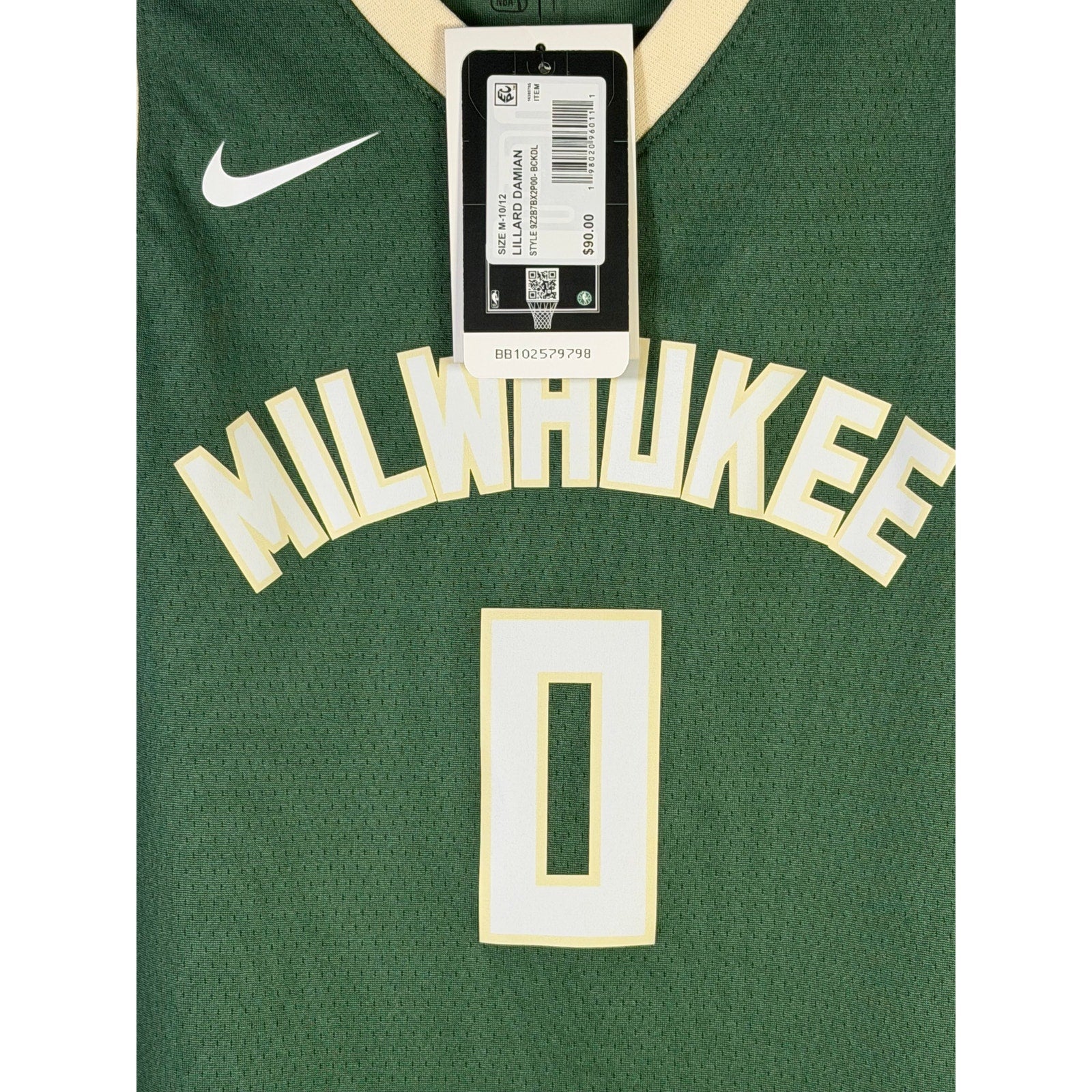 Nike Milwaukee Bucks Damian Lillard #0 youth swingman jersey in green, size medium 10-12, featuring team and player details.