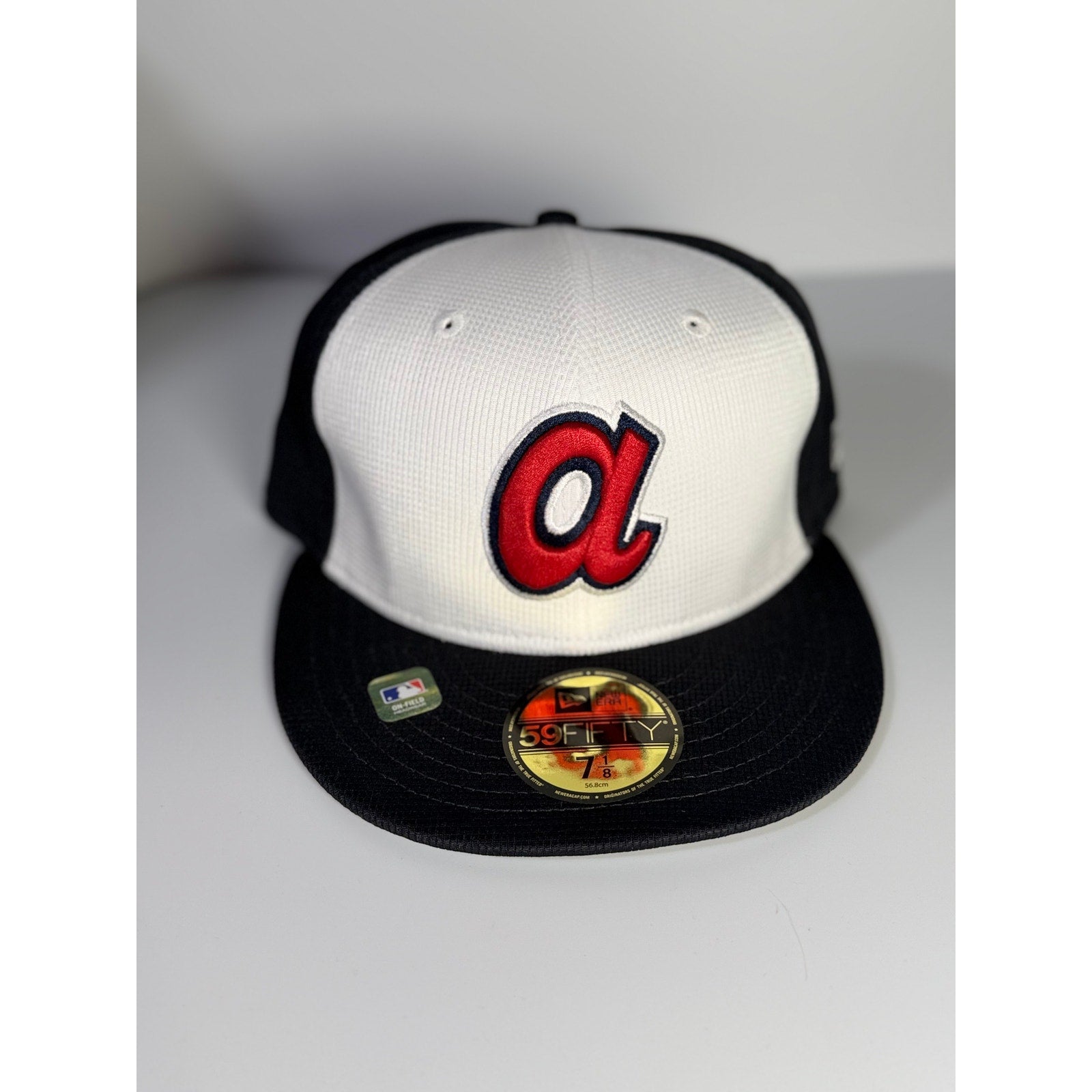 New Era Atlanta Braves 59FIFTY Fitted Cap White Black Size 7 1/8 MLB NWT