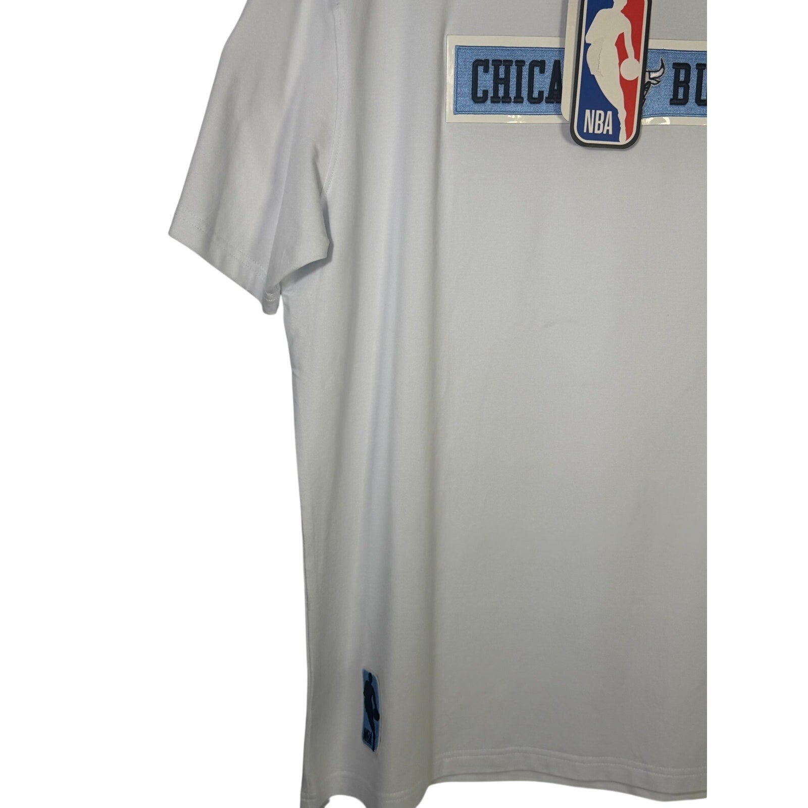 Pro Standard Chicago Bulls white NBA men's large short sleeve T-shirt with team logo and branding on the front.