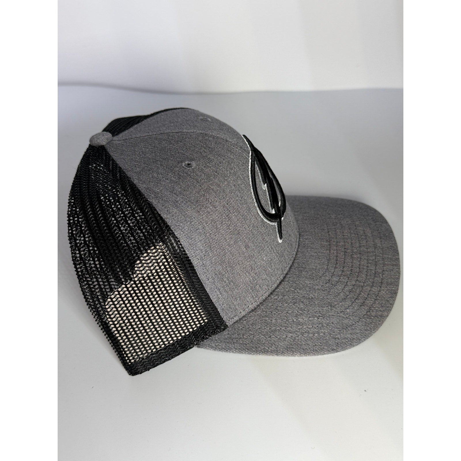 47 Tampa Bay Lightning Gray Black Trucker Snapback Hat NHL Adjustable NWT