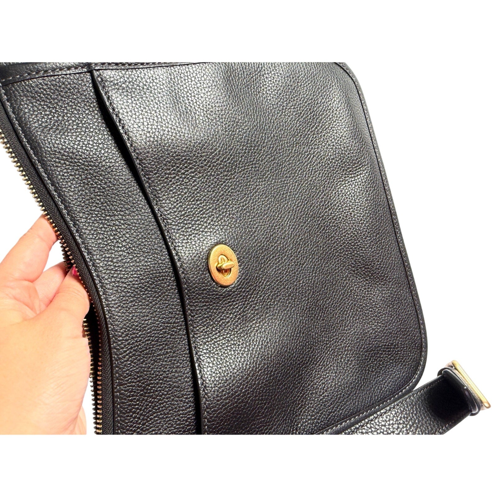Coach Women’s Black Pebbled Leather Crossbody Shoulder Bag Gold-Tone Hardware