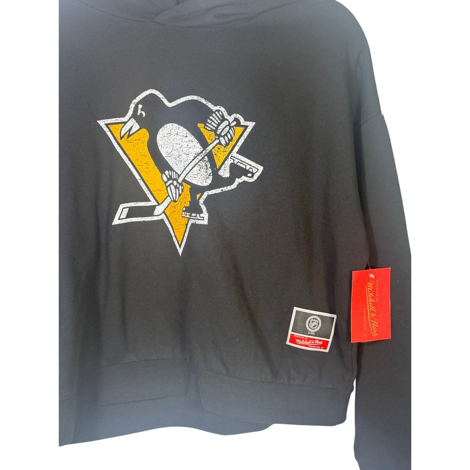 Mitchell & Ness Pittsburgh Penguins NHL Chirp Classic hoodie for men, medium size, featuring team logo and design details.