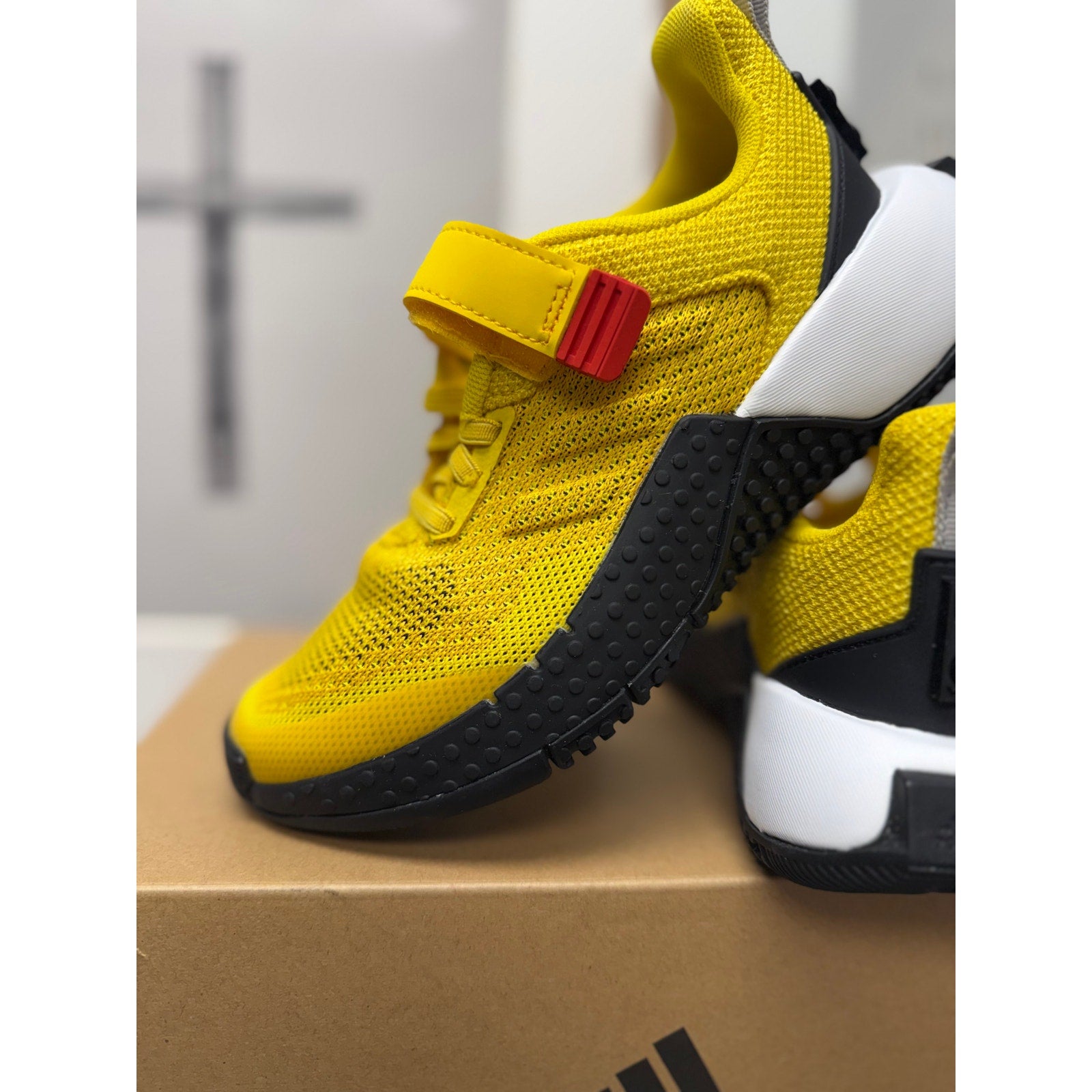 adidas x LEGO Sport Pro EL K Kids 2.5 Yellow Black Sneakers GW3014 NIB