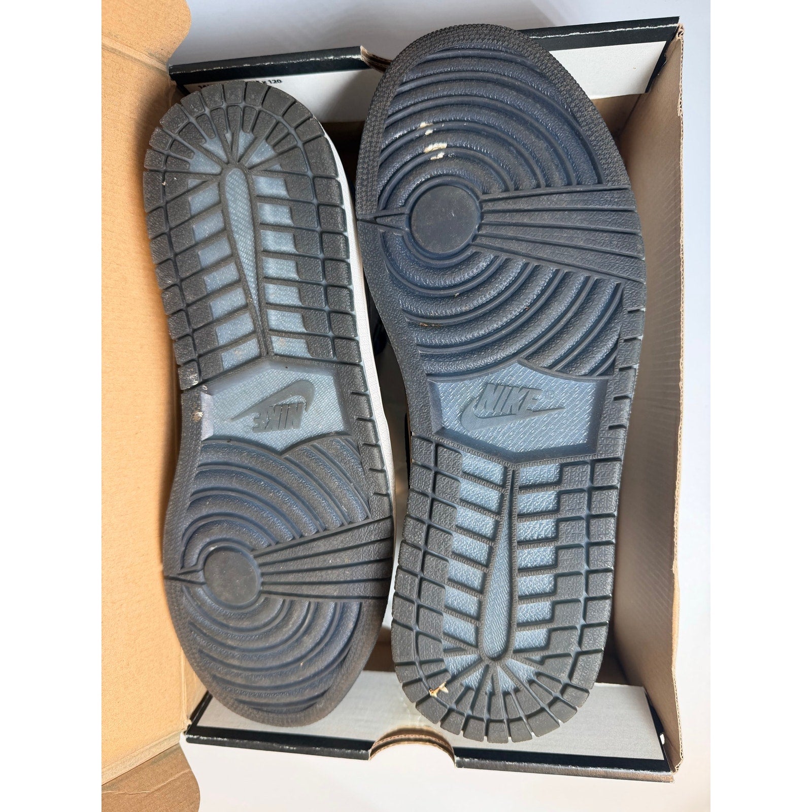 Air Jordan 1 Retro High OG DSM (Dover Street Market) – Men’s Size 10 – 2015 – Obsidian/White