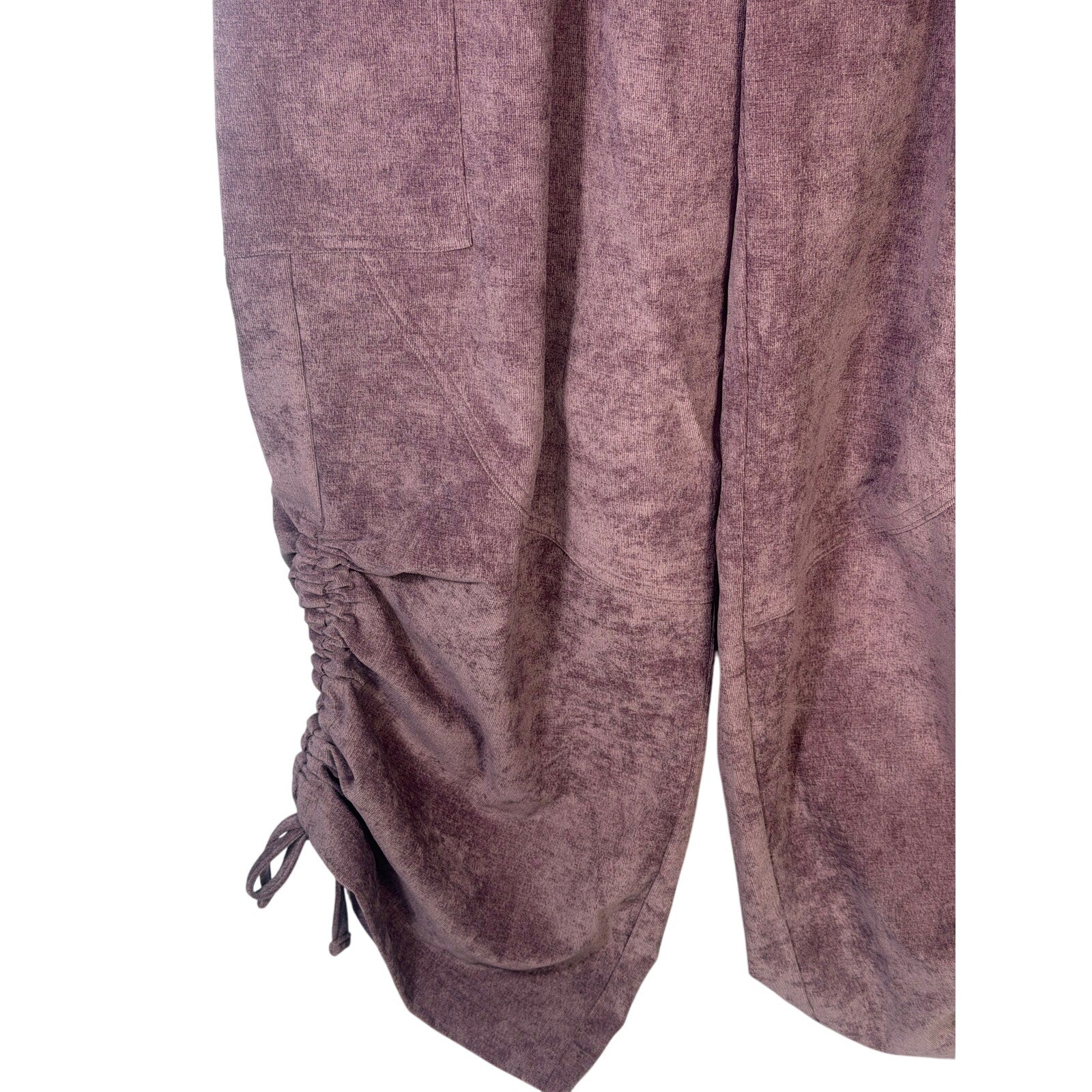 Jordan Chicago women's corduroy cargo pants in size small, featuring a relaxed fit and multiple cargo pockets.