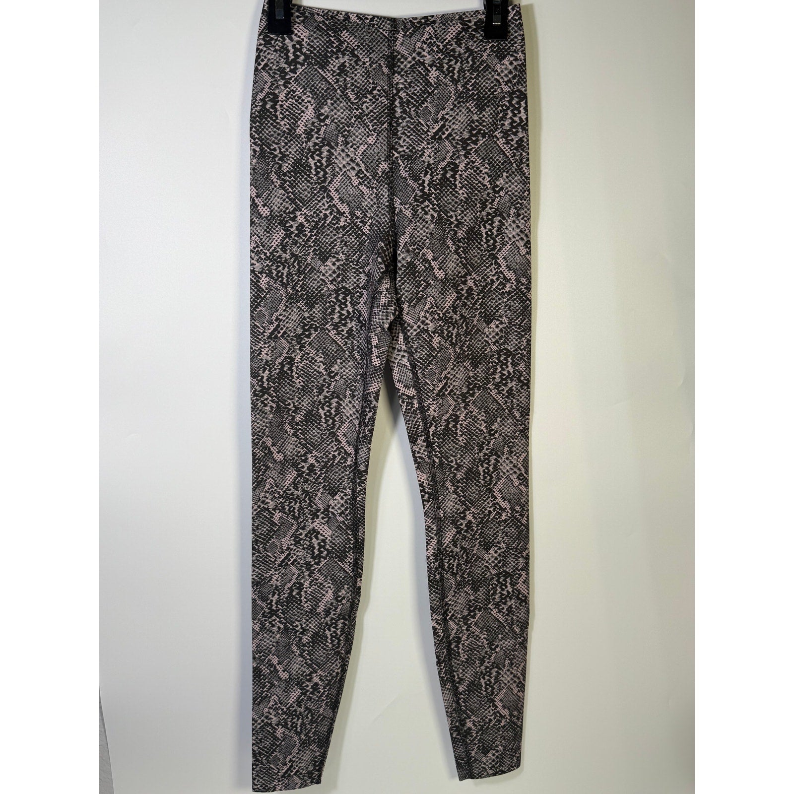 Lululemon Glow Up SHR Tight 28" Leggings Size 4 Pink Black Snakeskin NWT