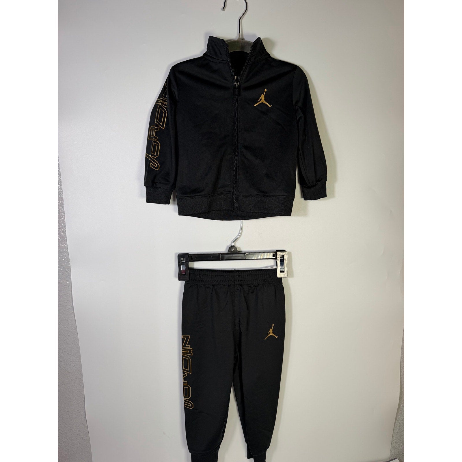 Jordan Baby Boys 2-Piece Track Jacket Jogger Set Black Gold Size 18M NWT
