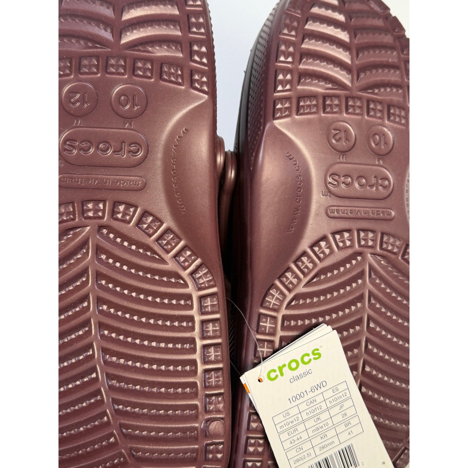 Crocs Classic Clogs Burgundy Unisex M10 W12 Slip-On Comfort Shoes New
