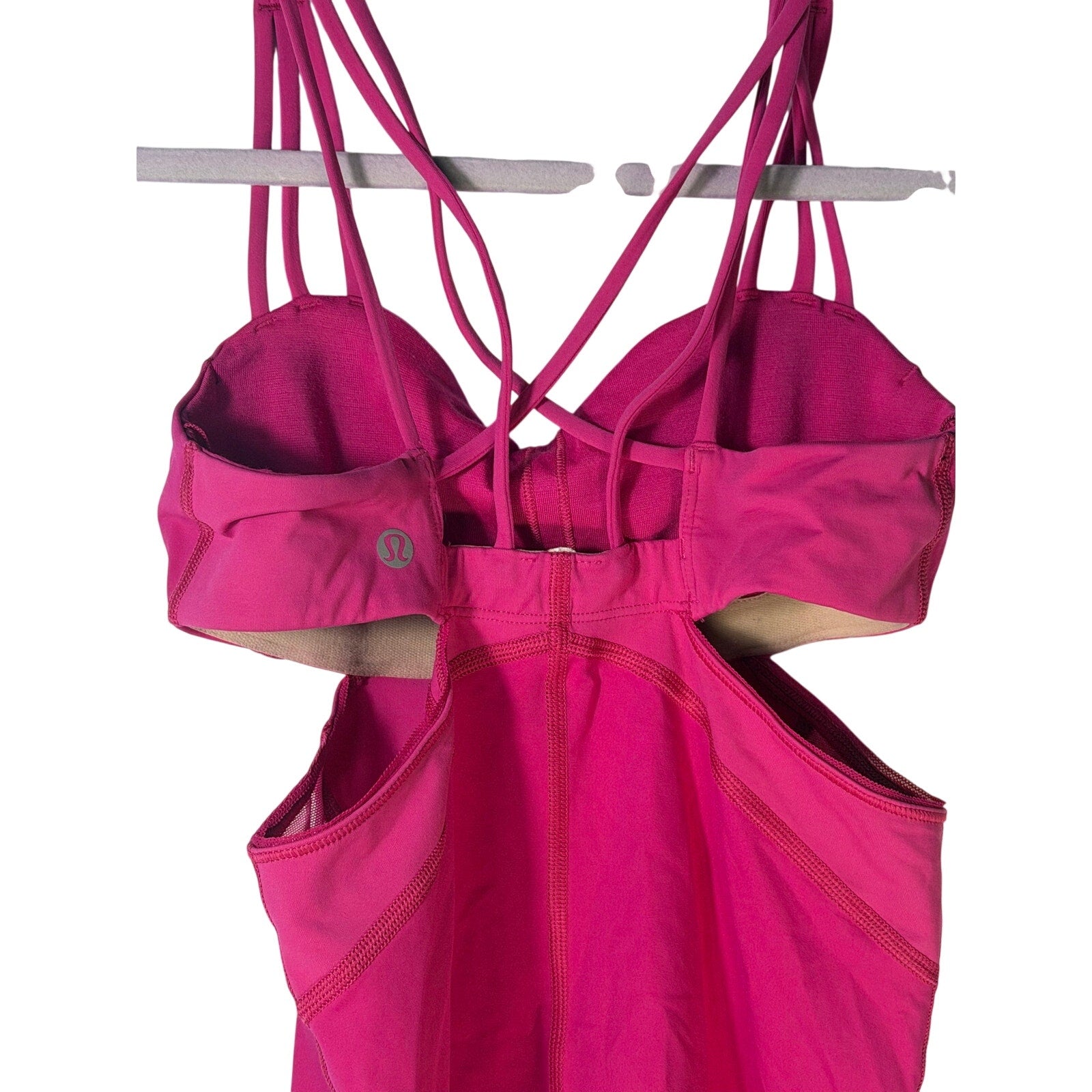 Lululemon Women’s Strappy Cutout Athletic Tank Top Magenta Size 2 Pre-owned