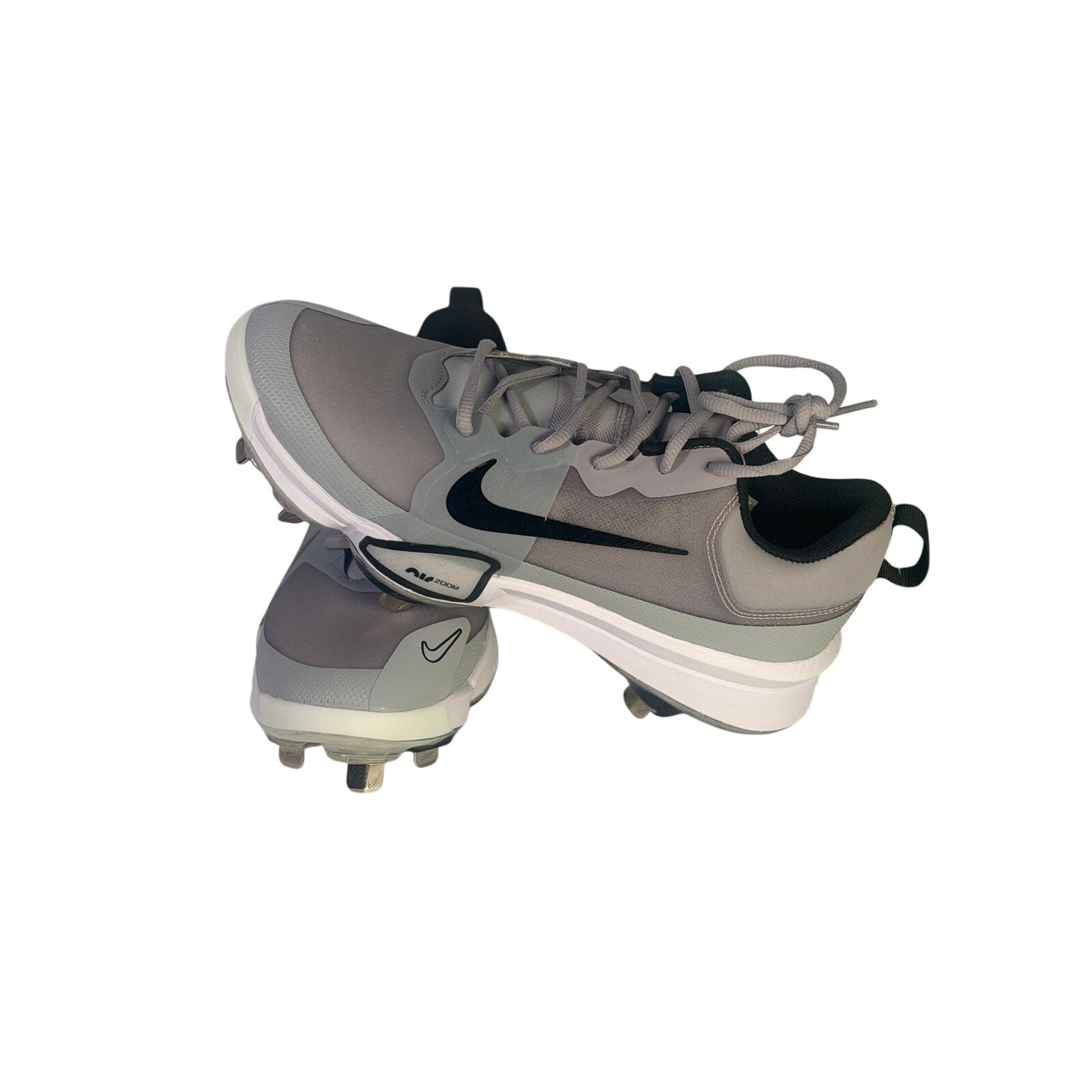Nike Force Zoom Trout 9 Pro men's baseball cleats in grey, size 8, featuring lightweight design and cleat studs for optimal traction.