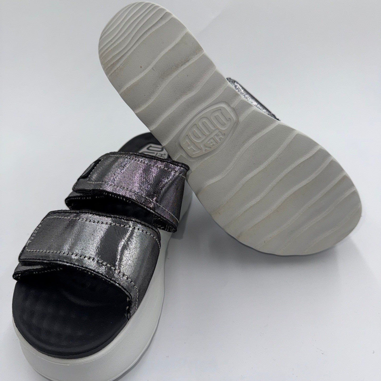 NWOT HeyDude Del Ray Classic Slide Women's 6 Black/Metallic Silver