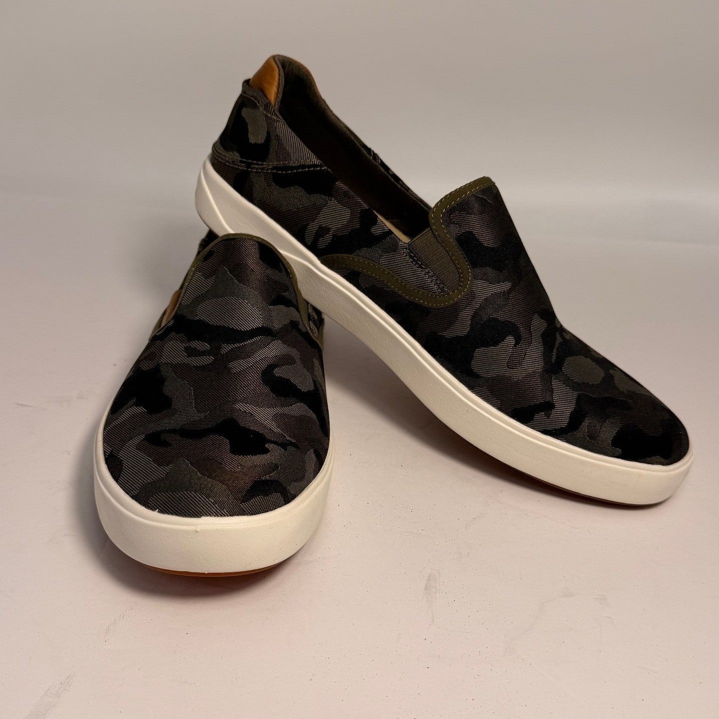 NWT OluKai Lae'ahi Pa'i in Husk/Ke Au Camo 11M