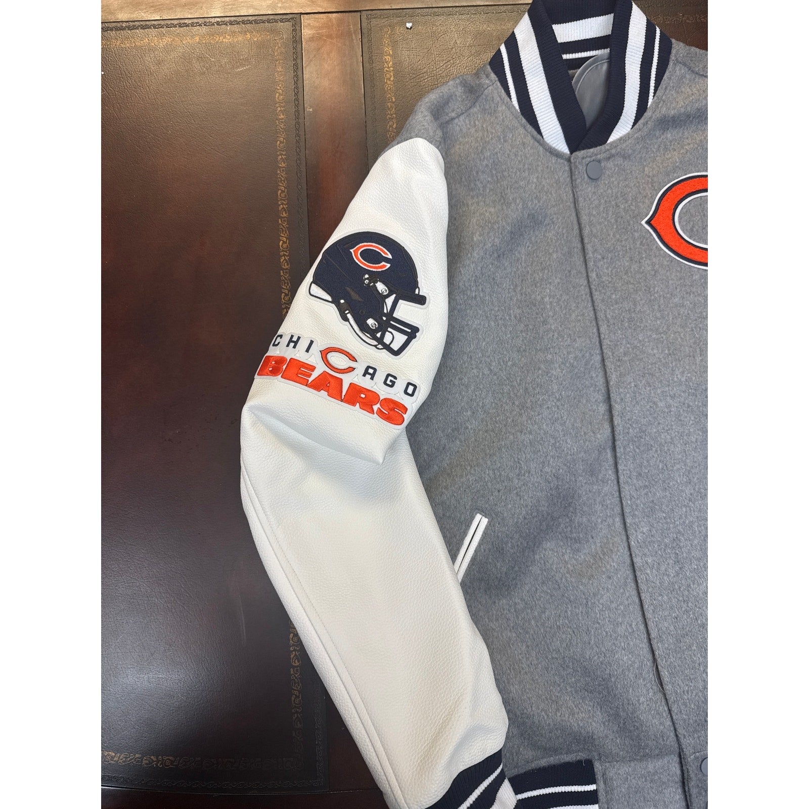 Pro Standard Luxury Athletic Collection – Chicago Bears Jacket