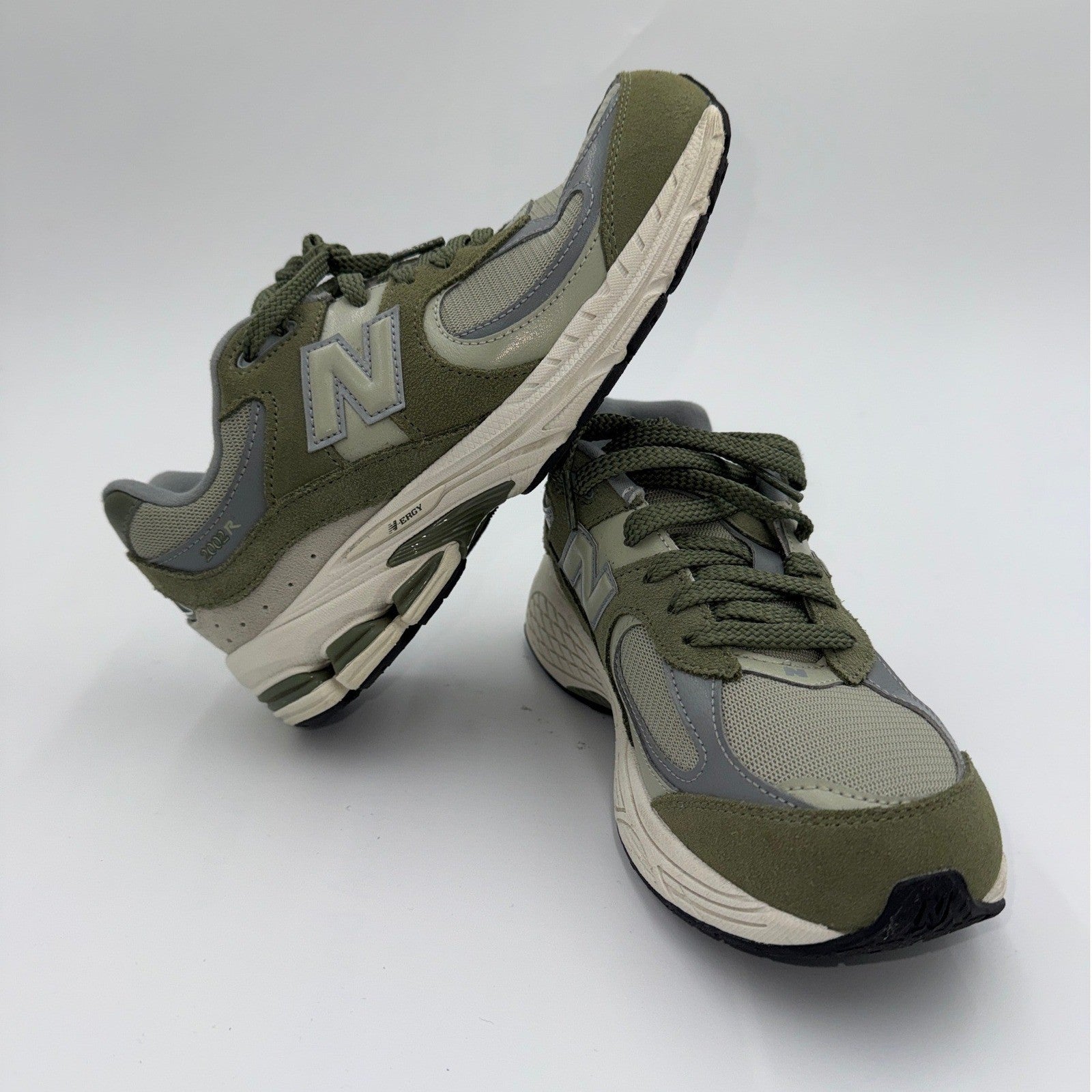 New Balance Men's 5.5 *Excellent Condition* 2002 GS