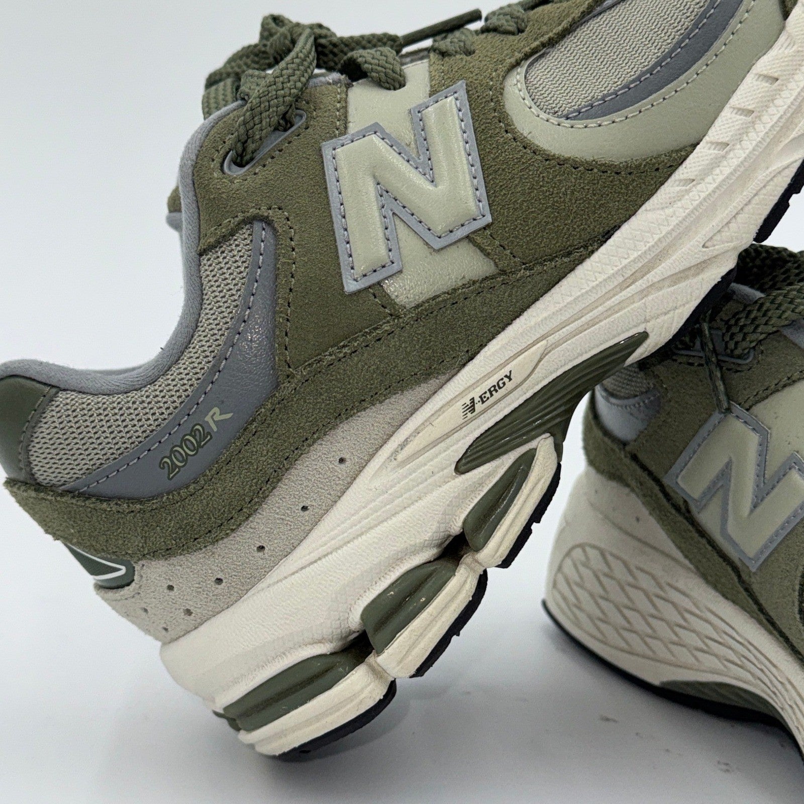 New Balance Men's 5.5 *Excellent Condition* 2002 GS