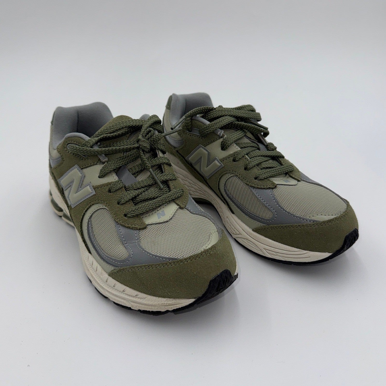 New Balance Men's 5.5 *Excellent Condition* 2002 GS