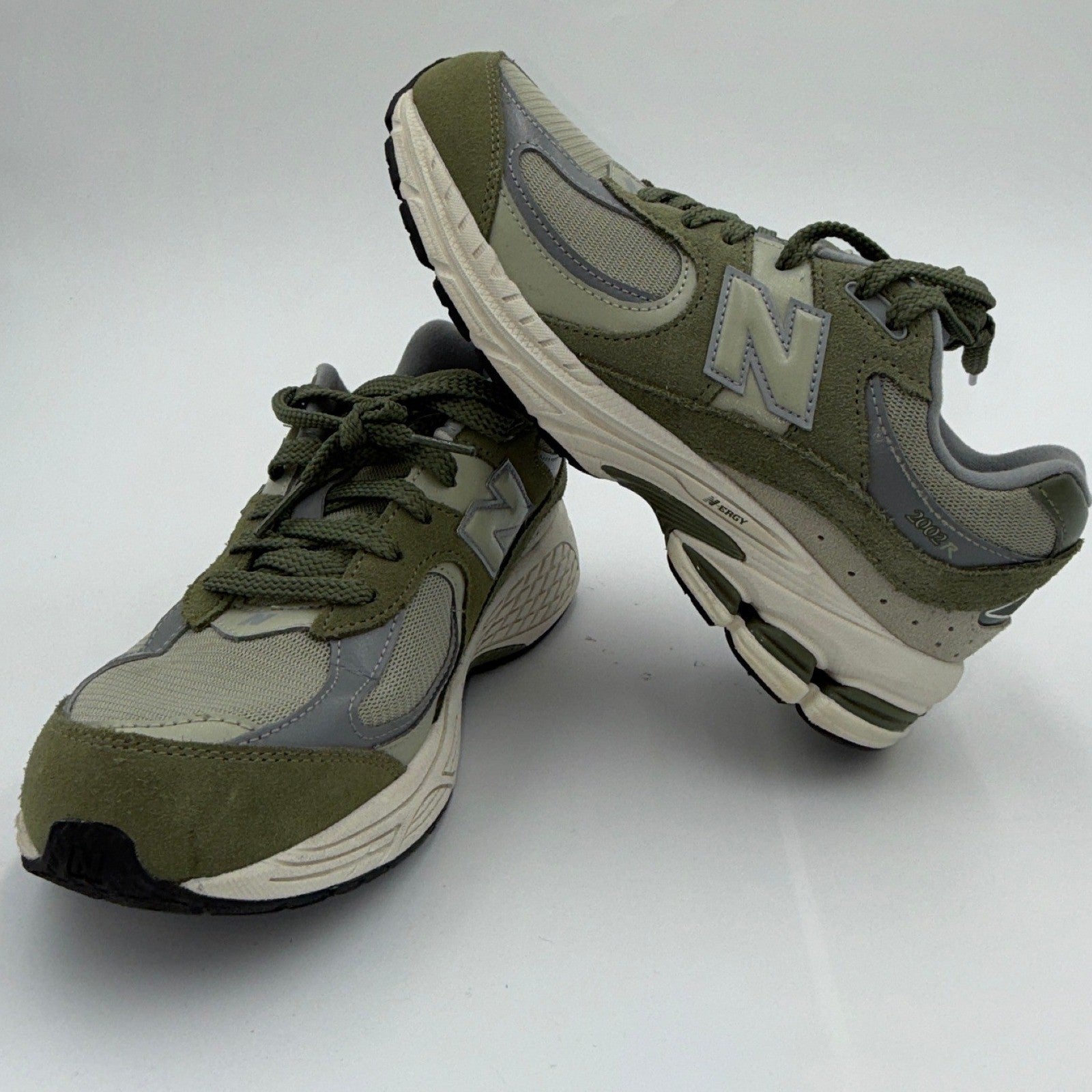 New Balance Men's 5.5 *Excellent Condition* 2002 GS