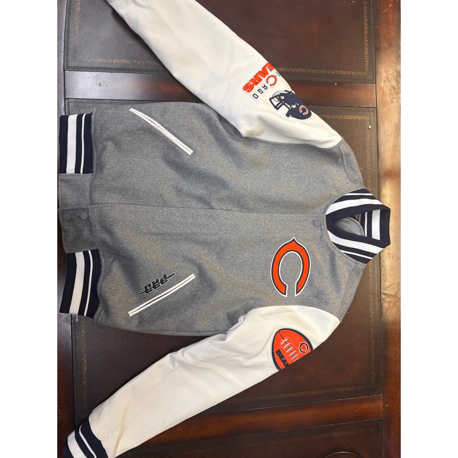 Pro Standard Luxury Athletic Collection – Chicago Bears Jacket