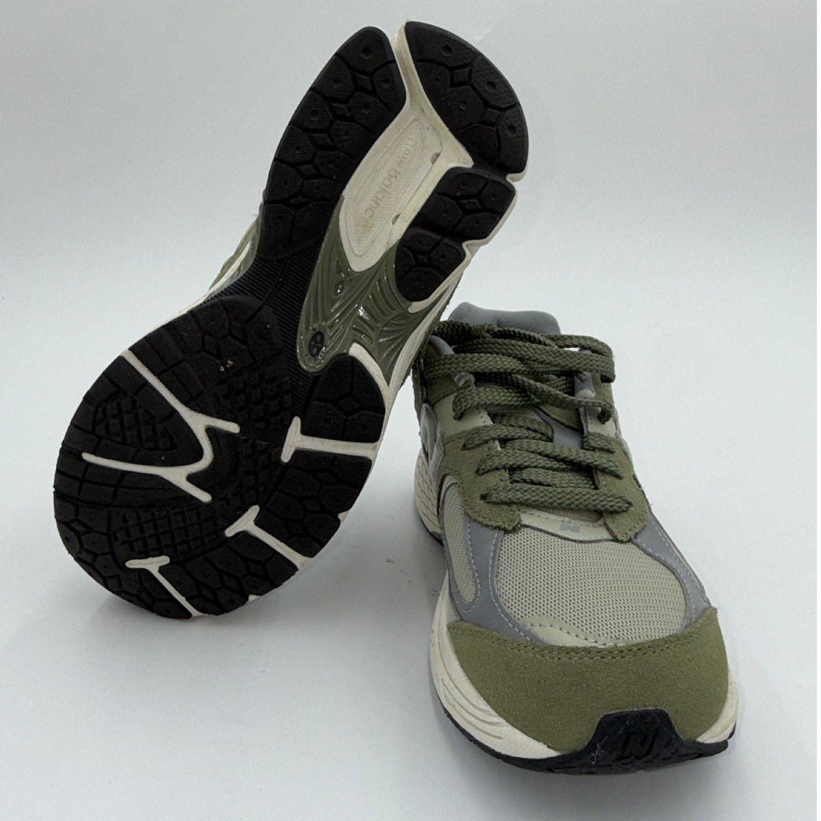 New Balance Men's 5.5 *Excellent Condition* 2002 GS