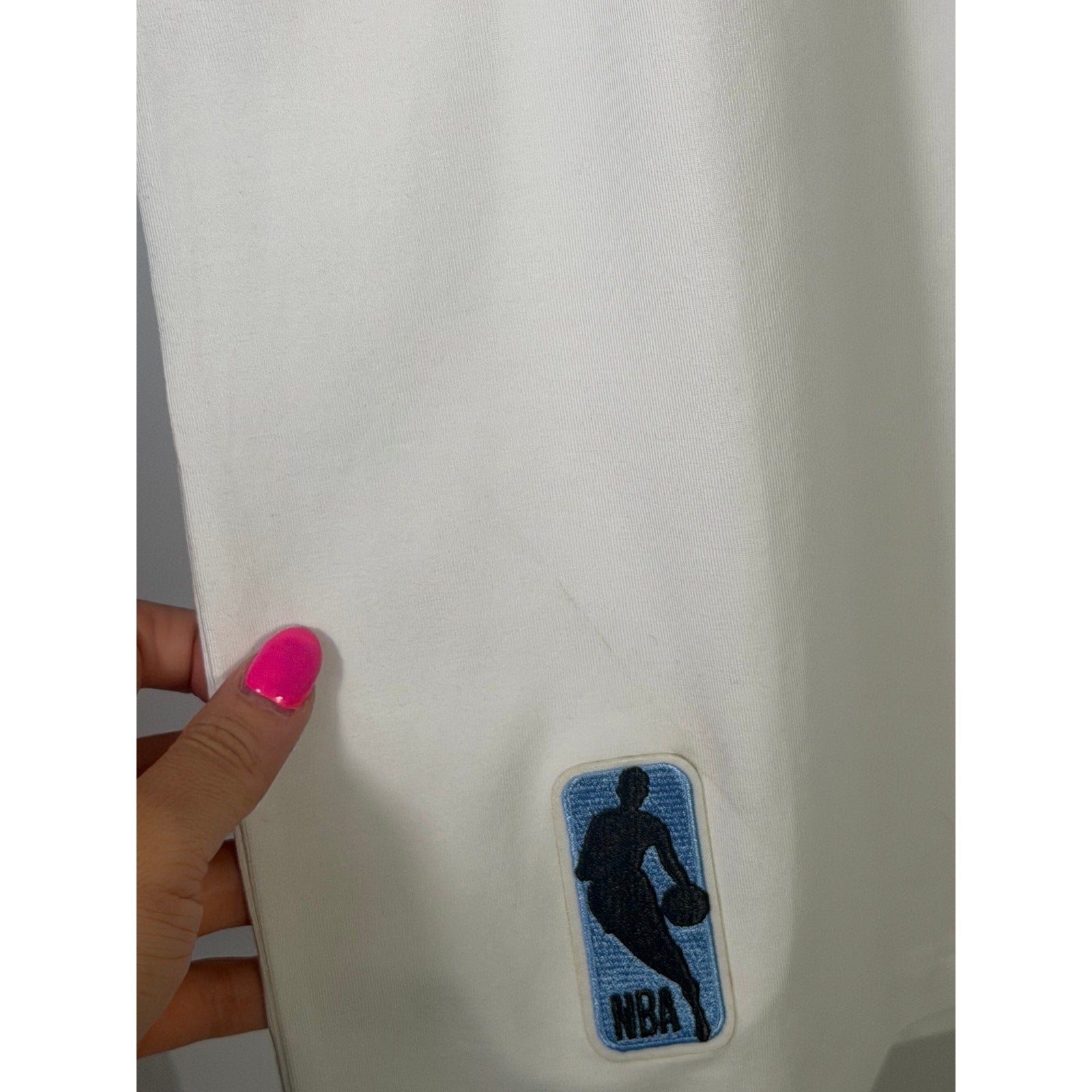 Pro Standard Chicago Bulls white NBA men's large short sleeve T-shirt with team logo and branding on front.