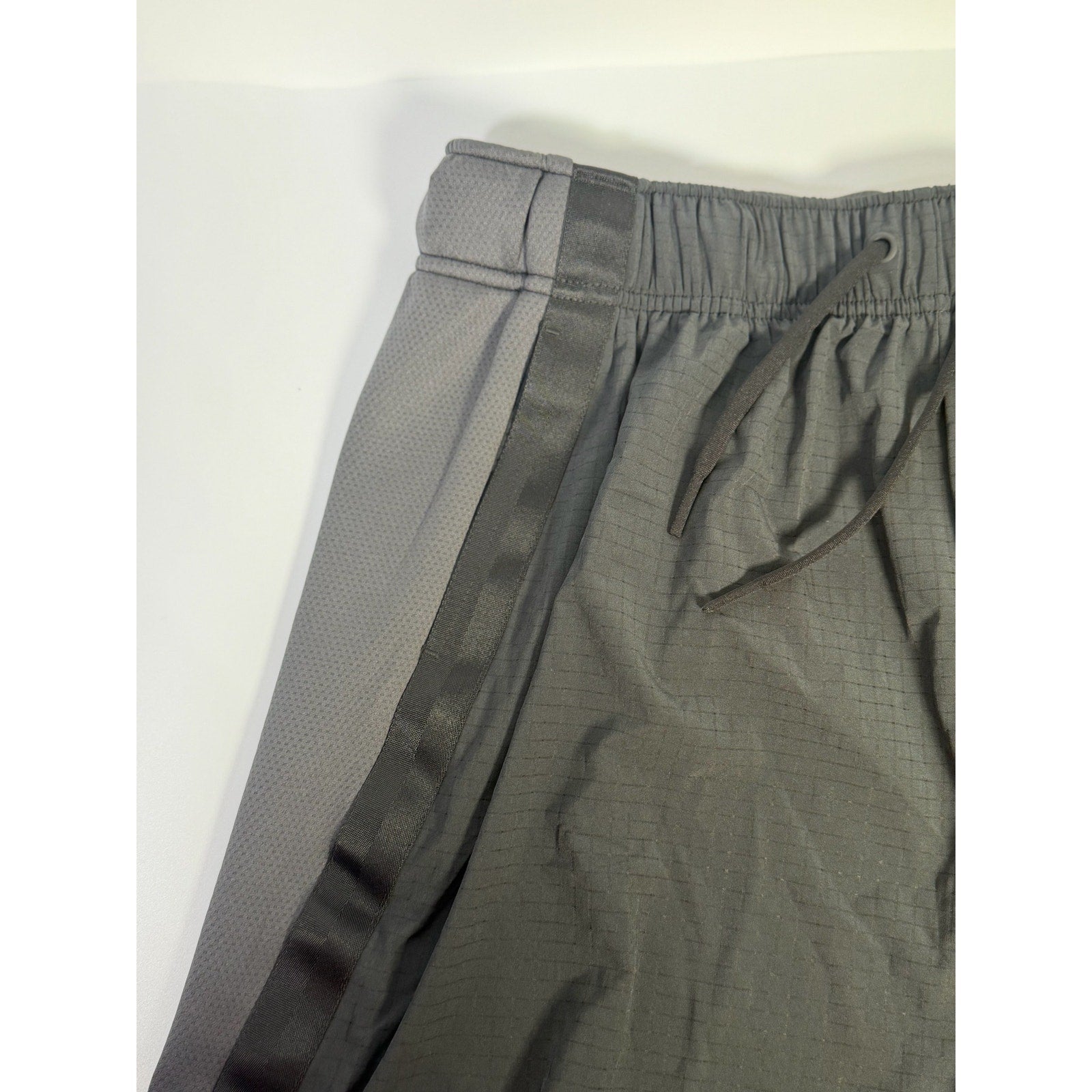 Nike ACG Death Bloom Women’s Cargo Shorts Black Size M NWT