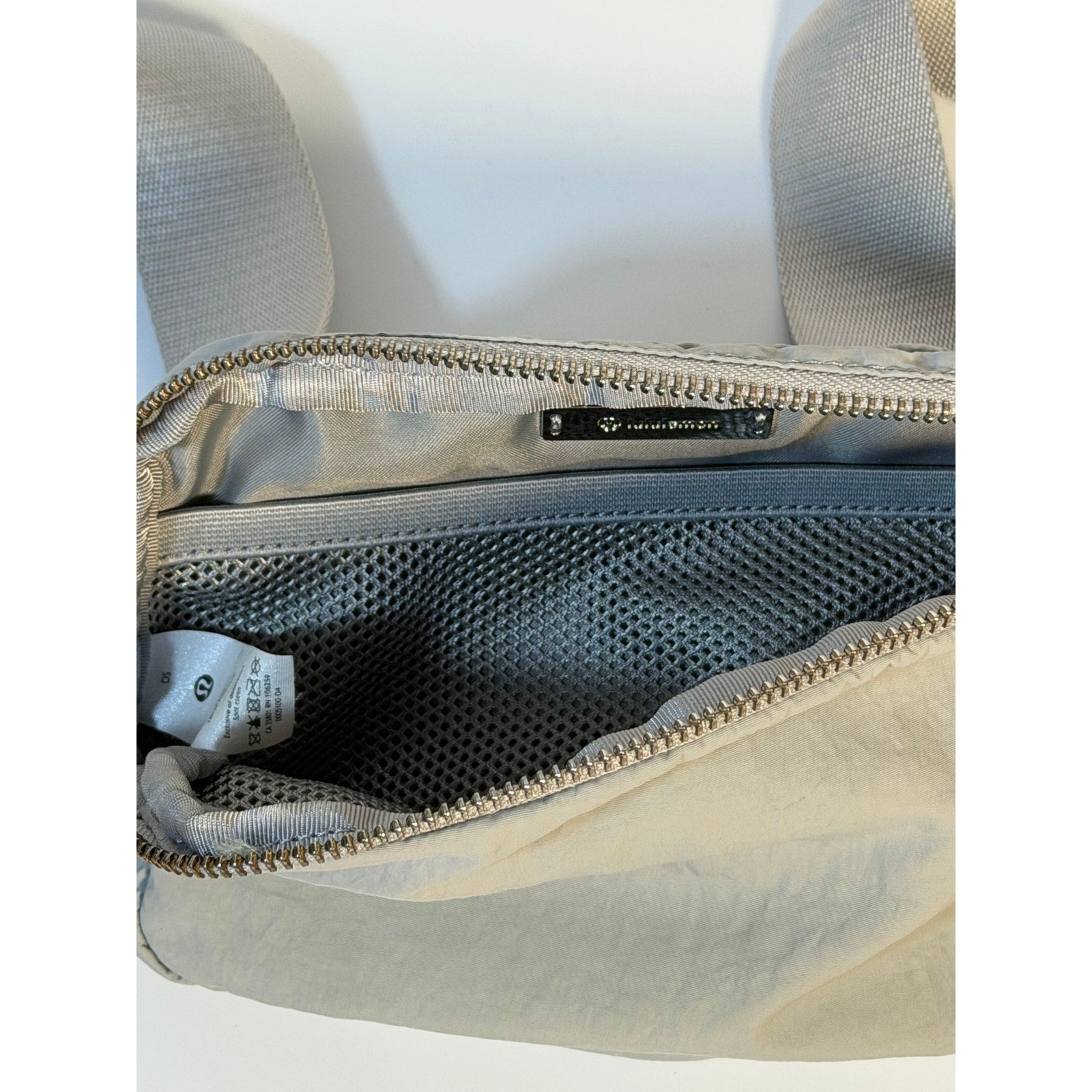 Lululemon Everywhere Belt Bag Light Gray – One Size – Crossbody Waist Pack