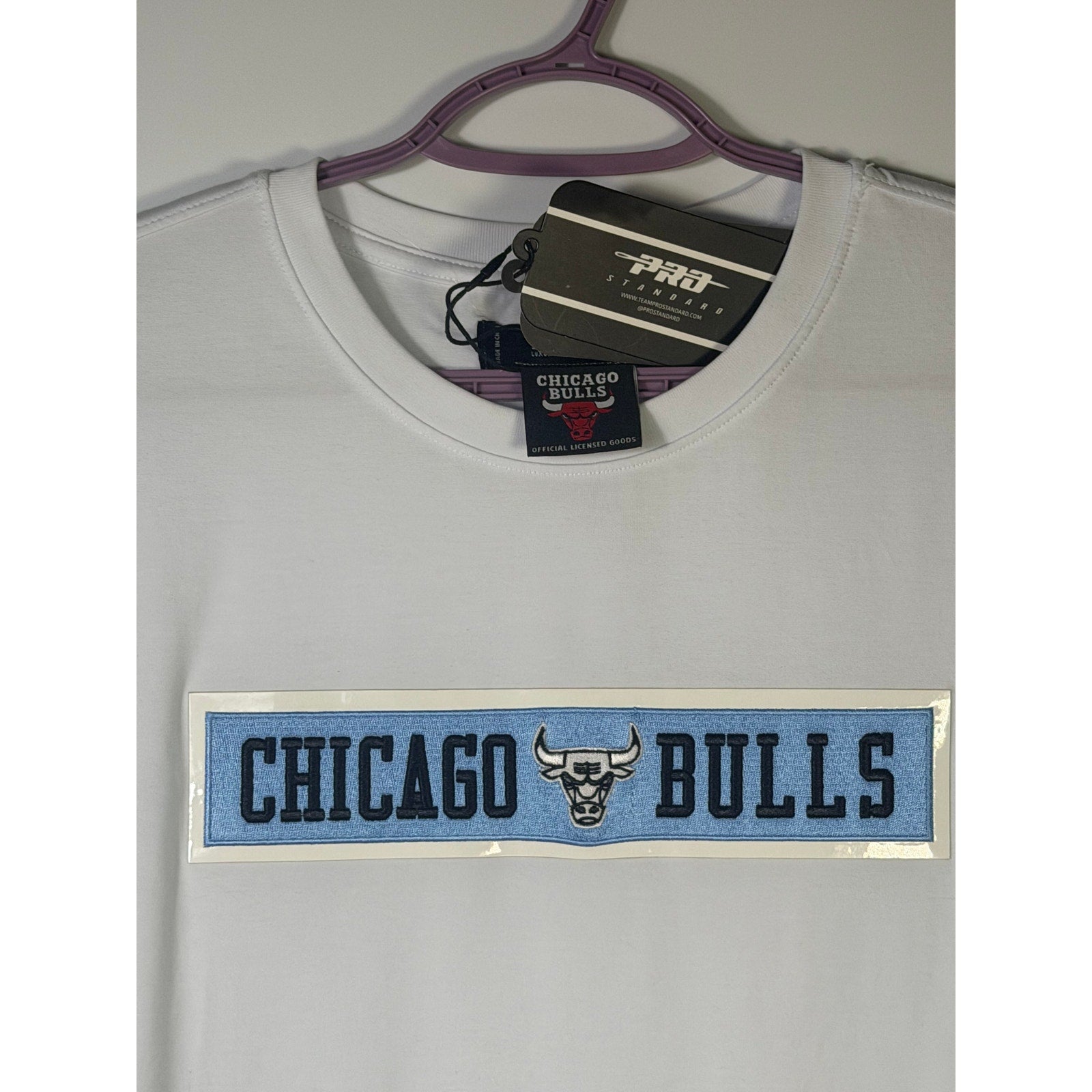 Pro Standard Chicago Bulls men's large white NBA short sleeve T-shirt with team logo and branding on the front.