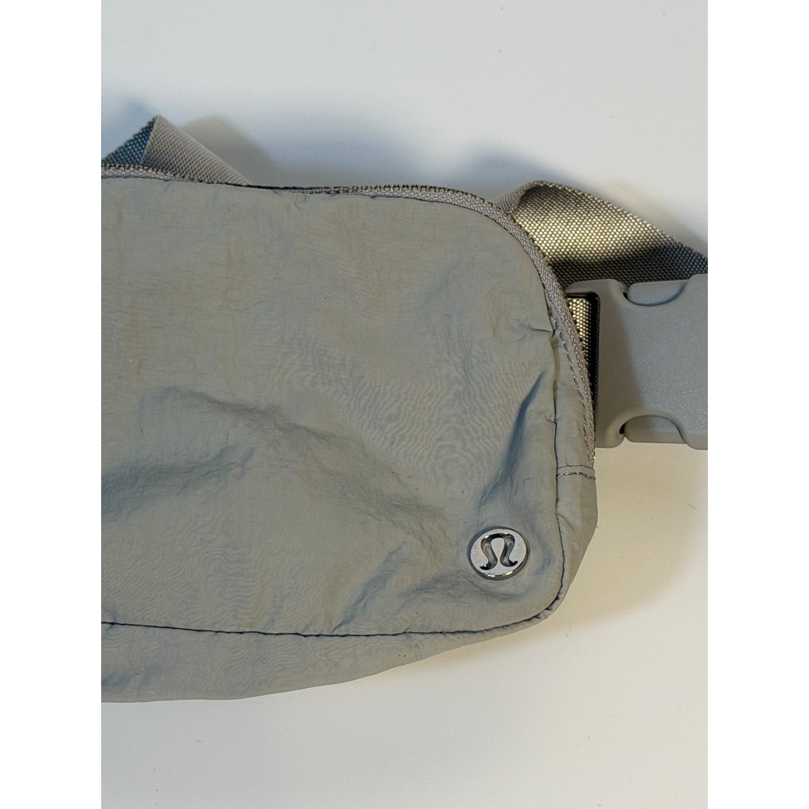 Lululemon Everywhere Belt Bag Light Gray – One Size – Crossbody Waist Pack