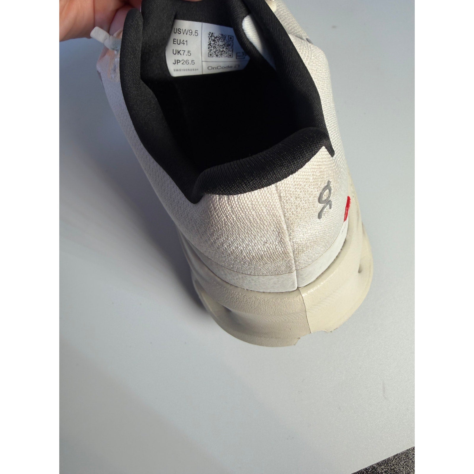 On Cloud 5 Women's Running Shoes – White – US Women's 9.5 – Pre-Owned