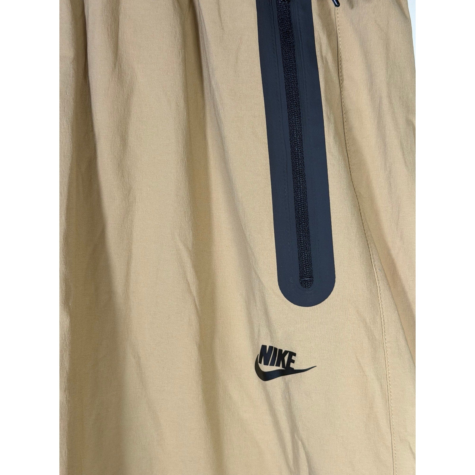 Nike Tech Men’s Woven Oversized Pants Parachute Beige Size L NWT