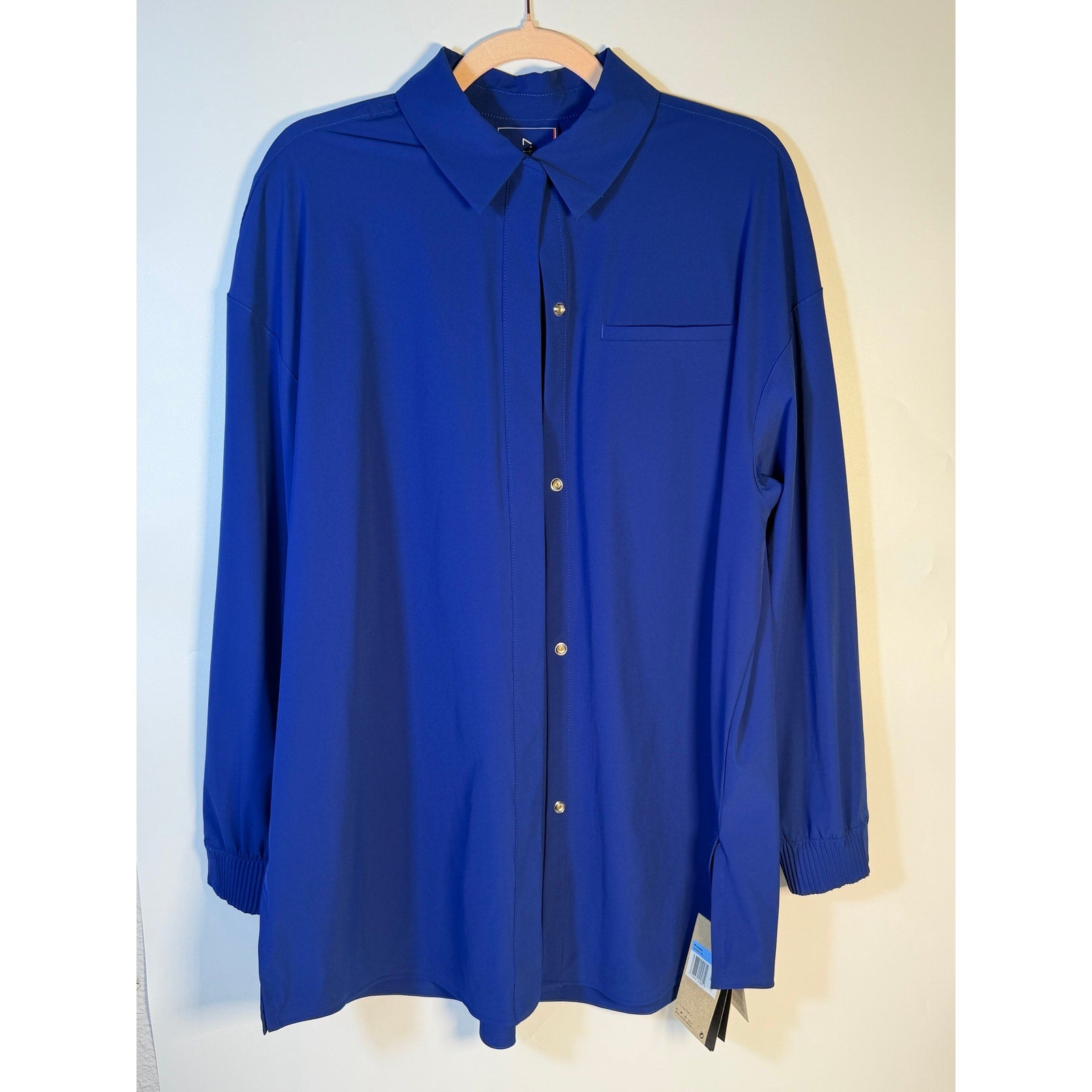 Nike 24.7 Women's Medium Blue Dri-FIT Training Button Front Shirt NWT HM8385-455