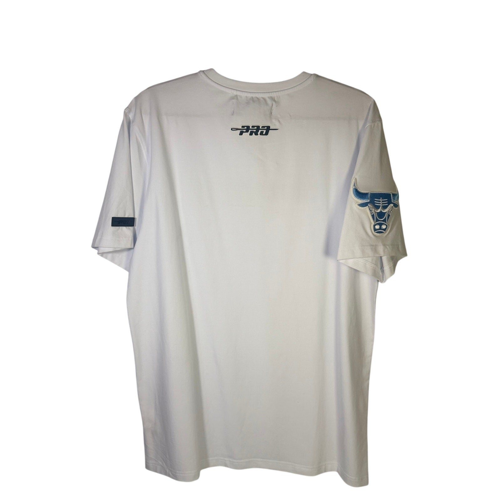 Pro Standard Chicago Bulls men's white NBA short sleeve T-shirt with team logo and large fit.
