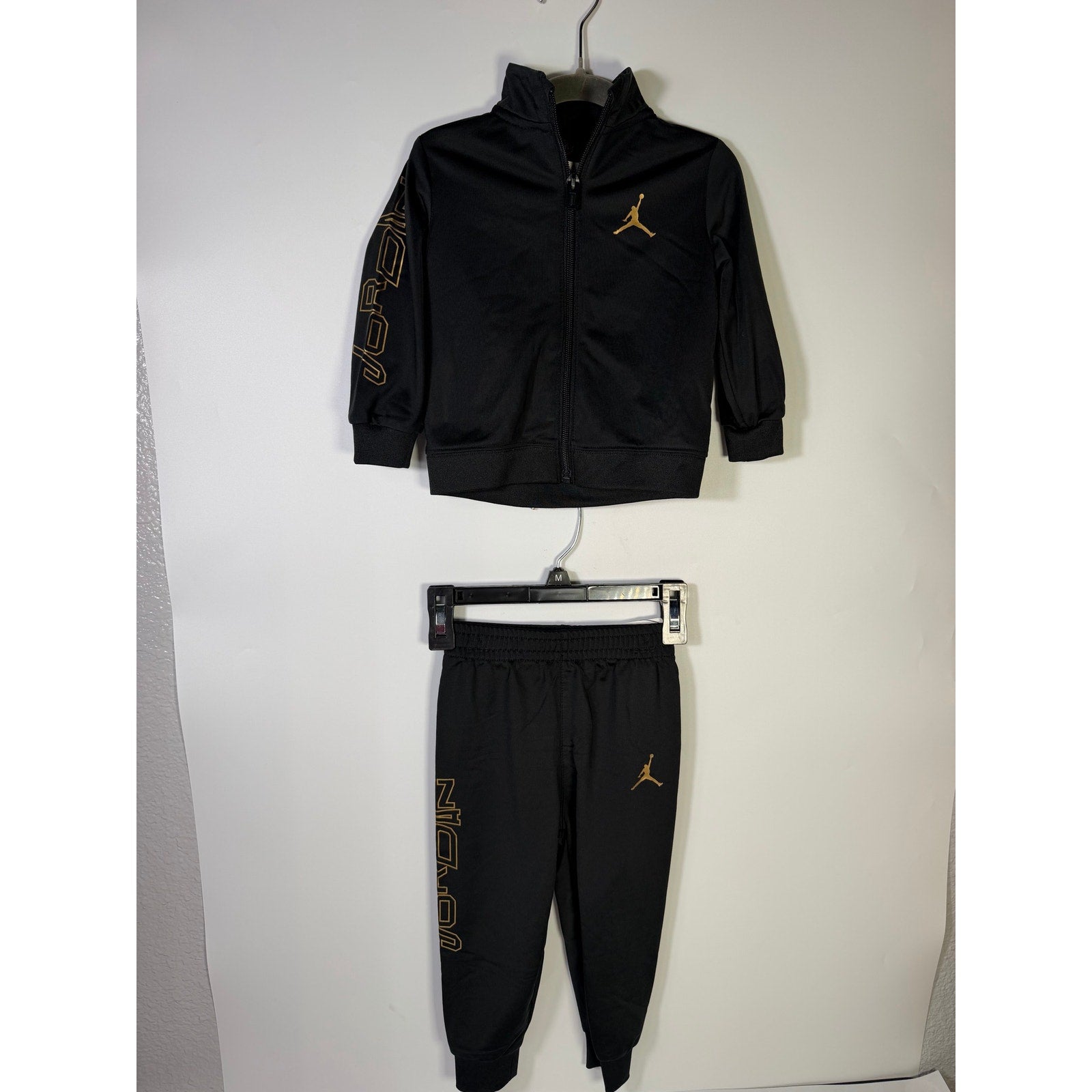 Jordan Baby Boys 2-Piece Track Jacket Jogger Set Black Gold Size 18M NWT
