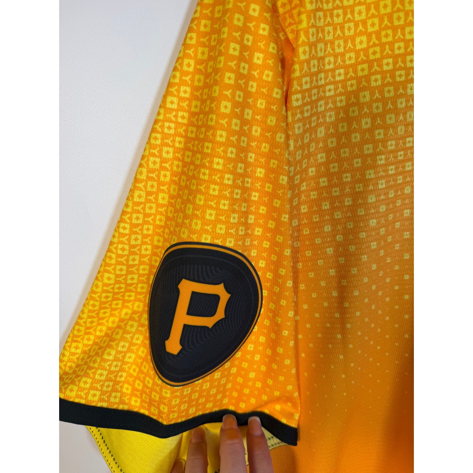 Nike Pittsburgh Pirates City Connect MLB Jersey Gold Men's Large NWT
