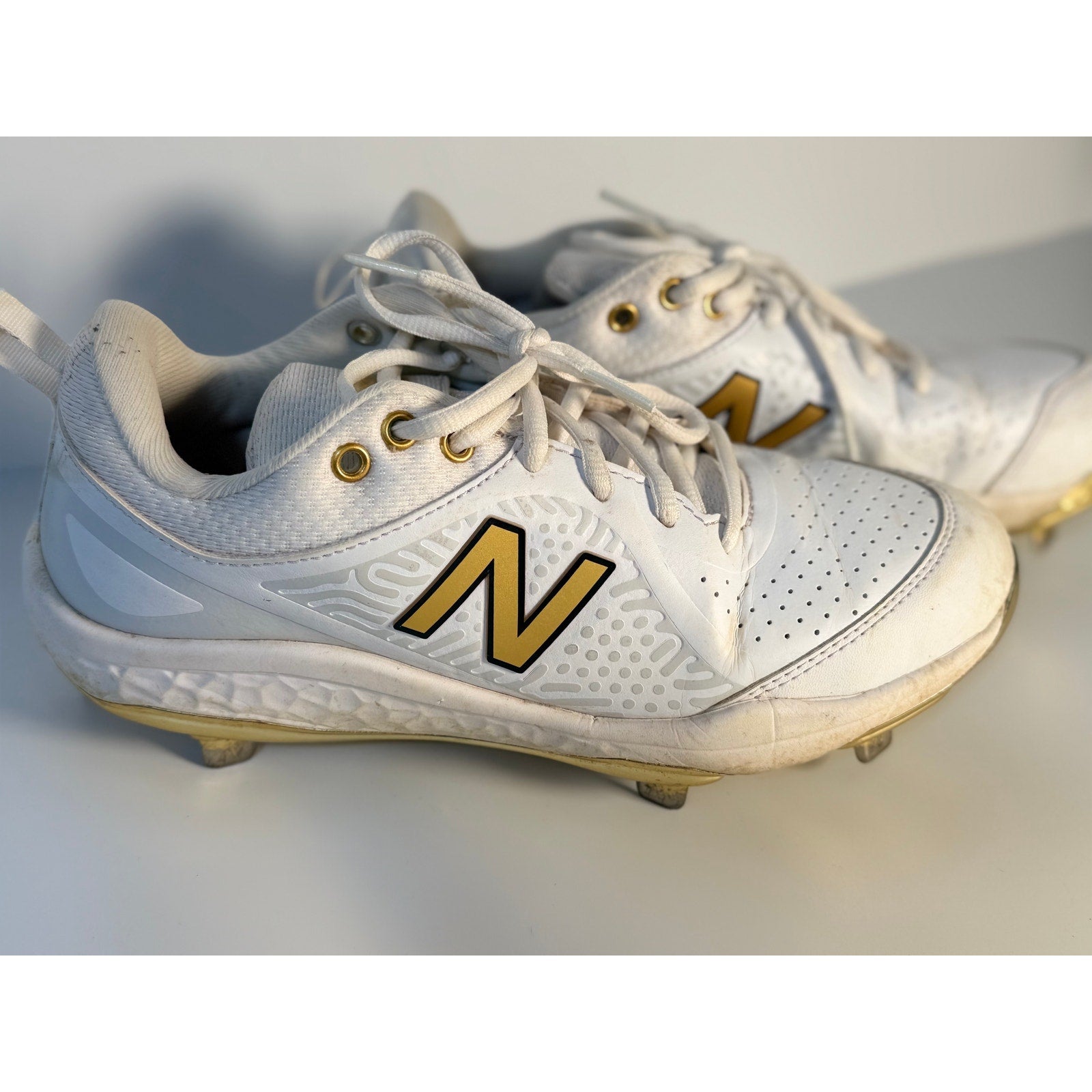 New Balance FuelCell COMPv2 Baseball Cleats White Gold Men's Size 7.5 D Metal Cleats