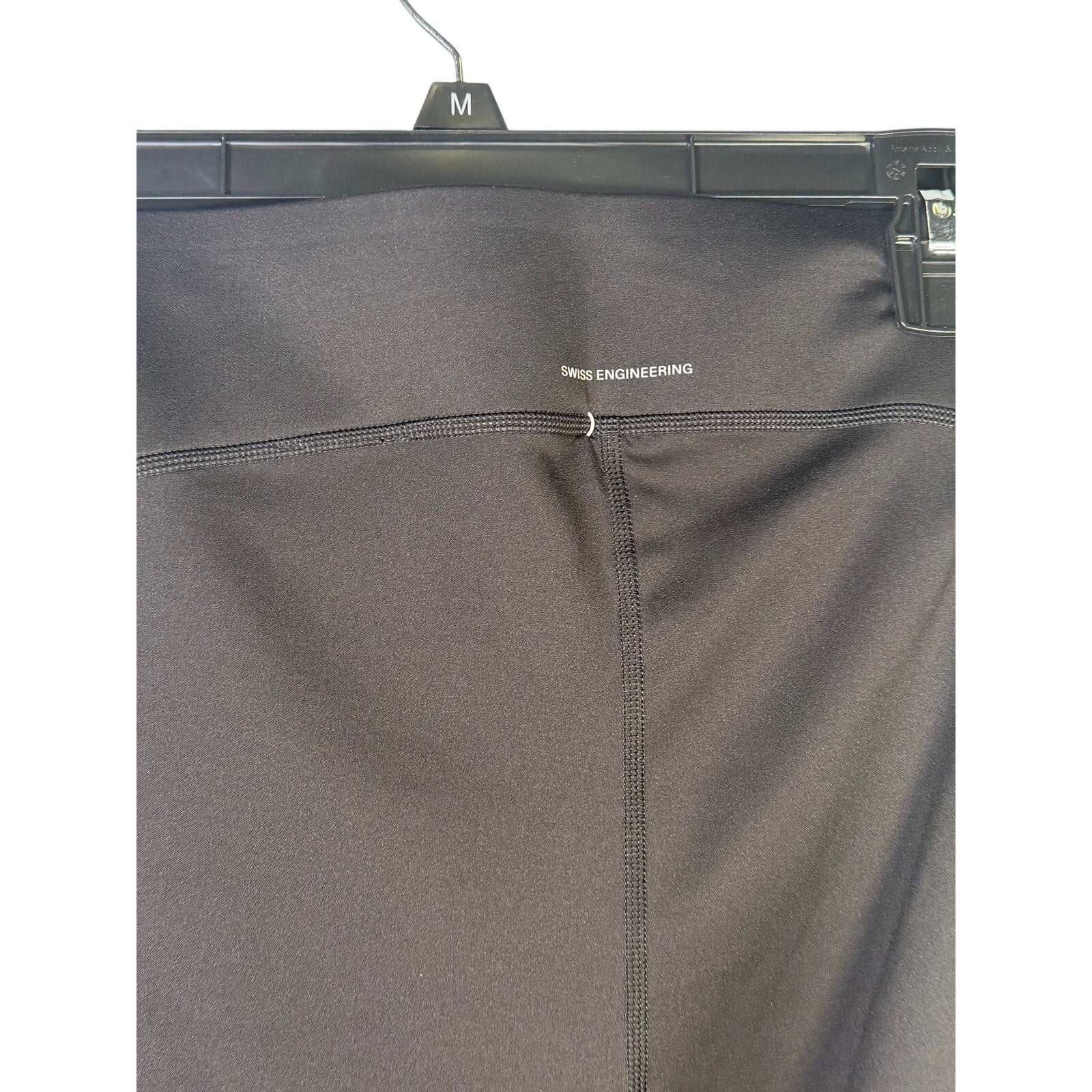 Black On Women’s Train Tights 7/8 leggings, size M, showcasing the fitted athletic design and sleek fabric.