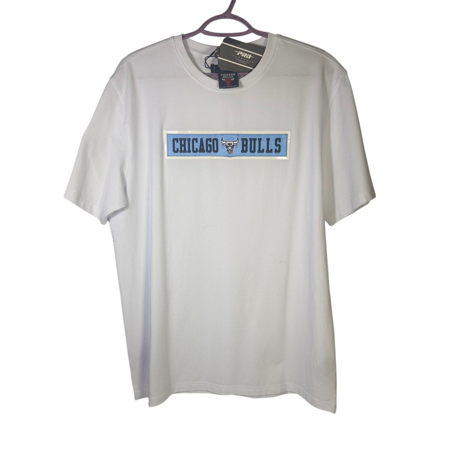 Pro Standard Chicago Bulls white men's NBA short sleeve T-shirt with team logo and large fit, casual sportswear for basketball fans.