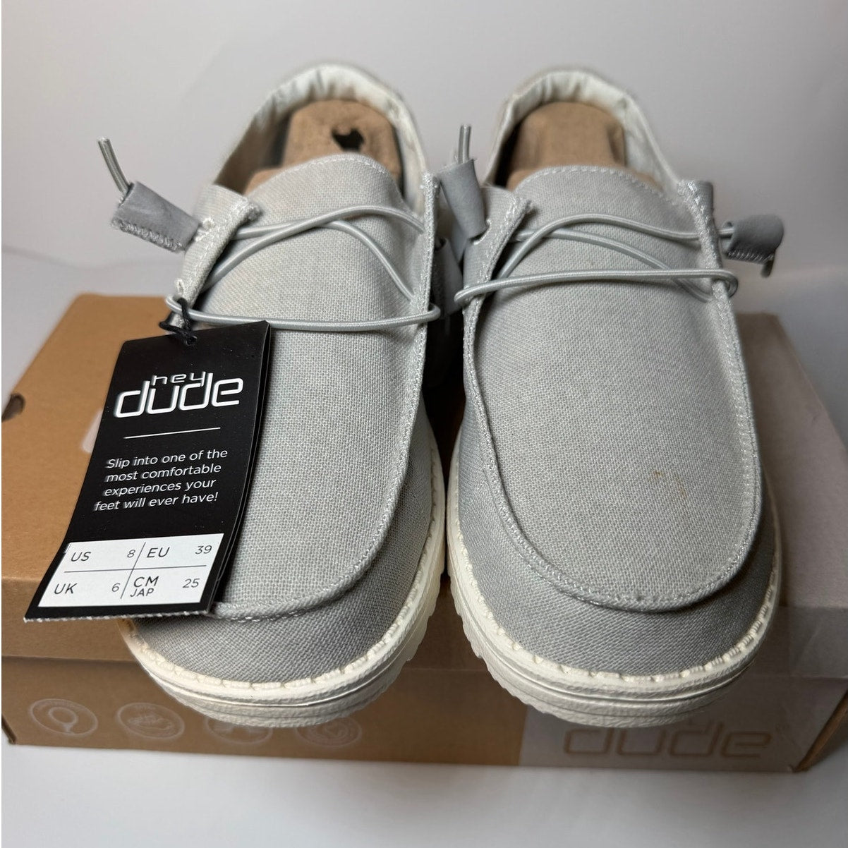 NEW Hey Dude Wendy Chambray Shoes – Women’s Size 8 – Light Grey