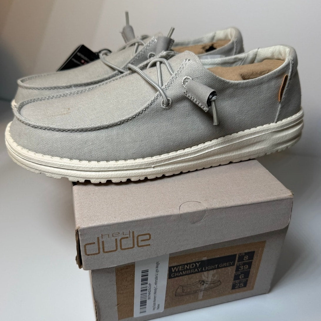 NEW Hey Dude Wendy Chambray Shoes – Women’s Size 8 – Light Grey