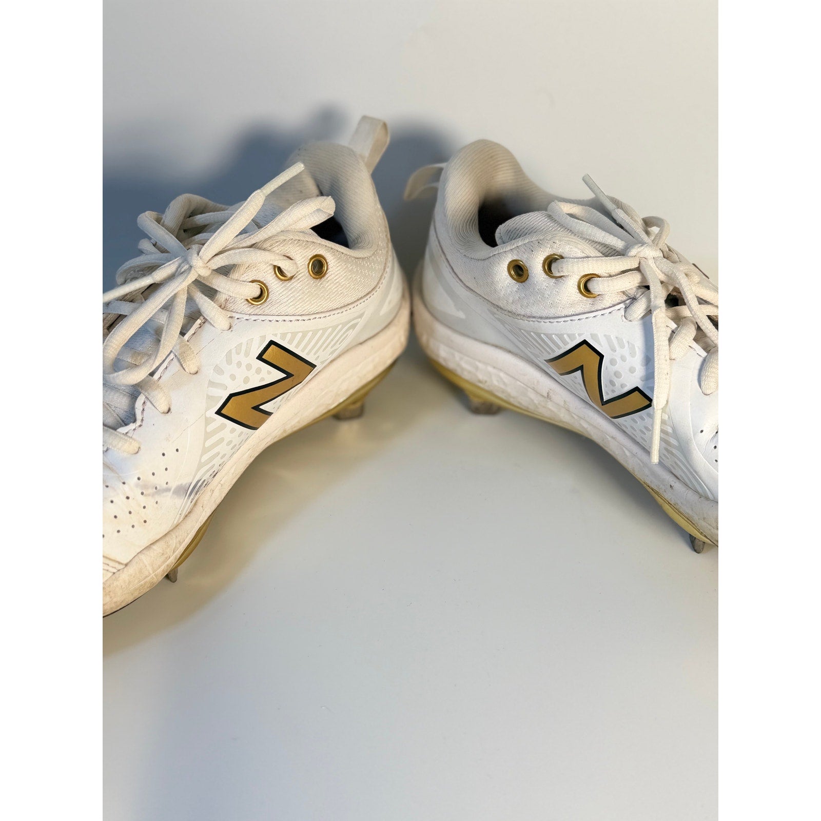 New Balance FuelCell COMPv2 Baseball Cleats White Gold Men's Size 7.5 D Metal Cleats