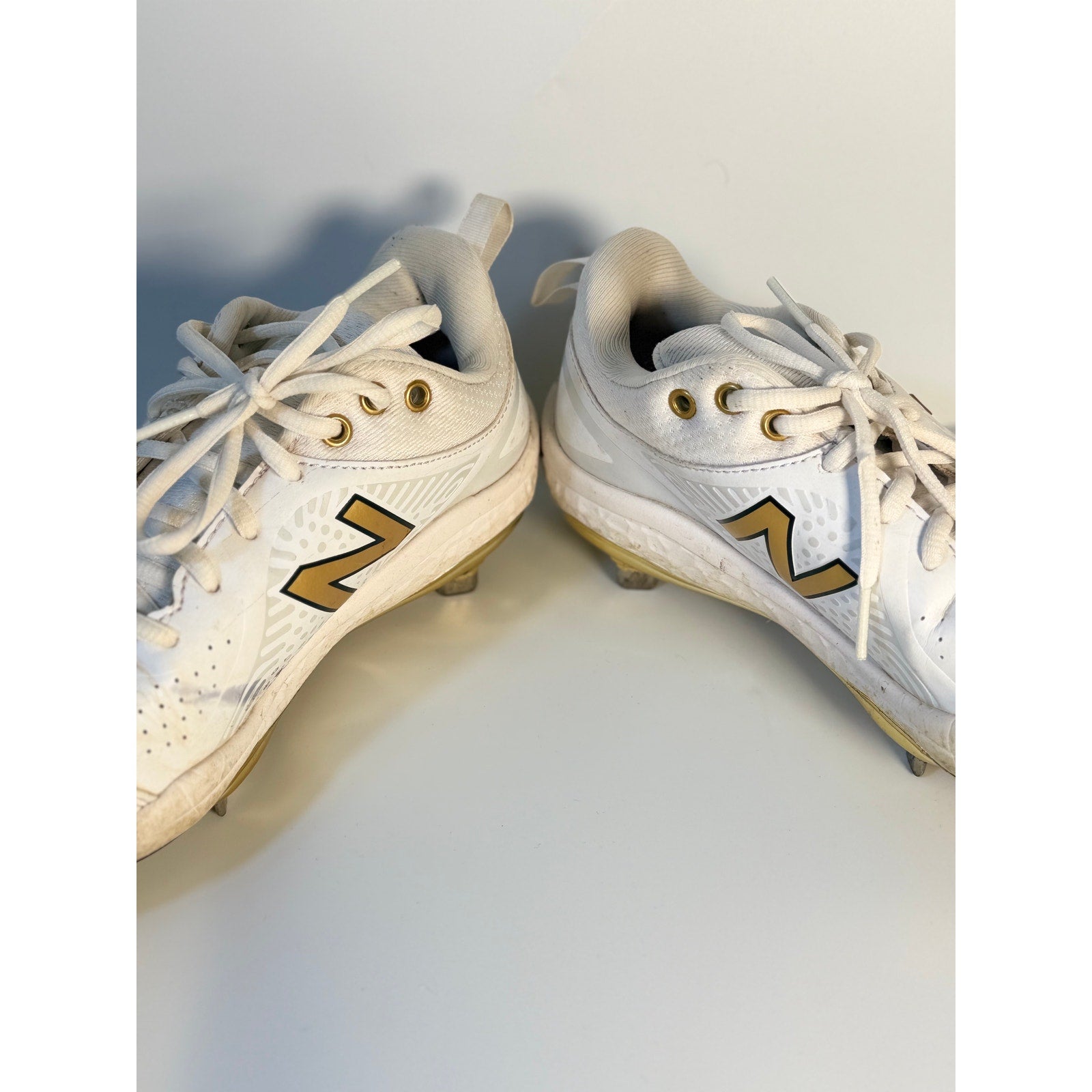 New Balance FuelCell COMPv2 Baseball Cleats White Gold Men's Size 7.5 D Metal Cleats