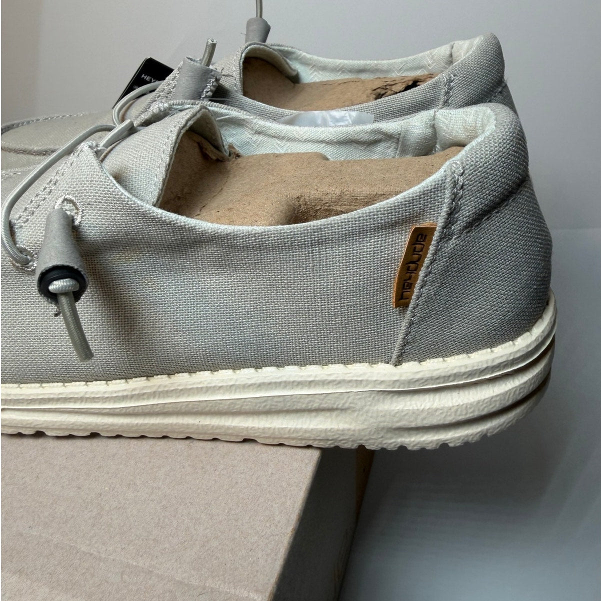 NEW Hey Dude Wendy Chambray Shoes – Women’s Size 8 – Light Grey