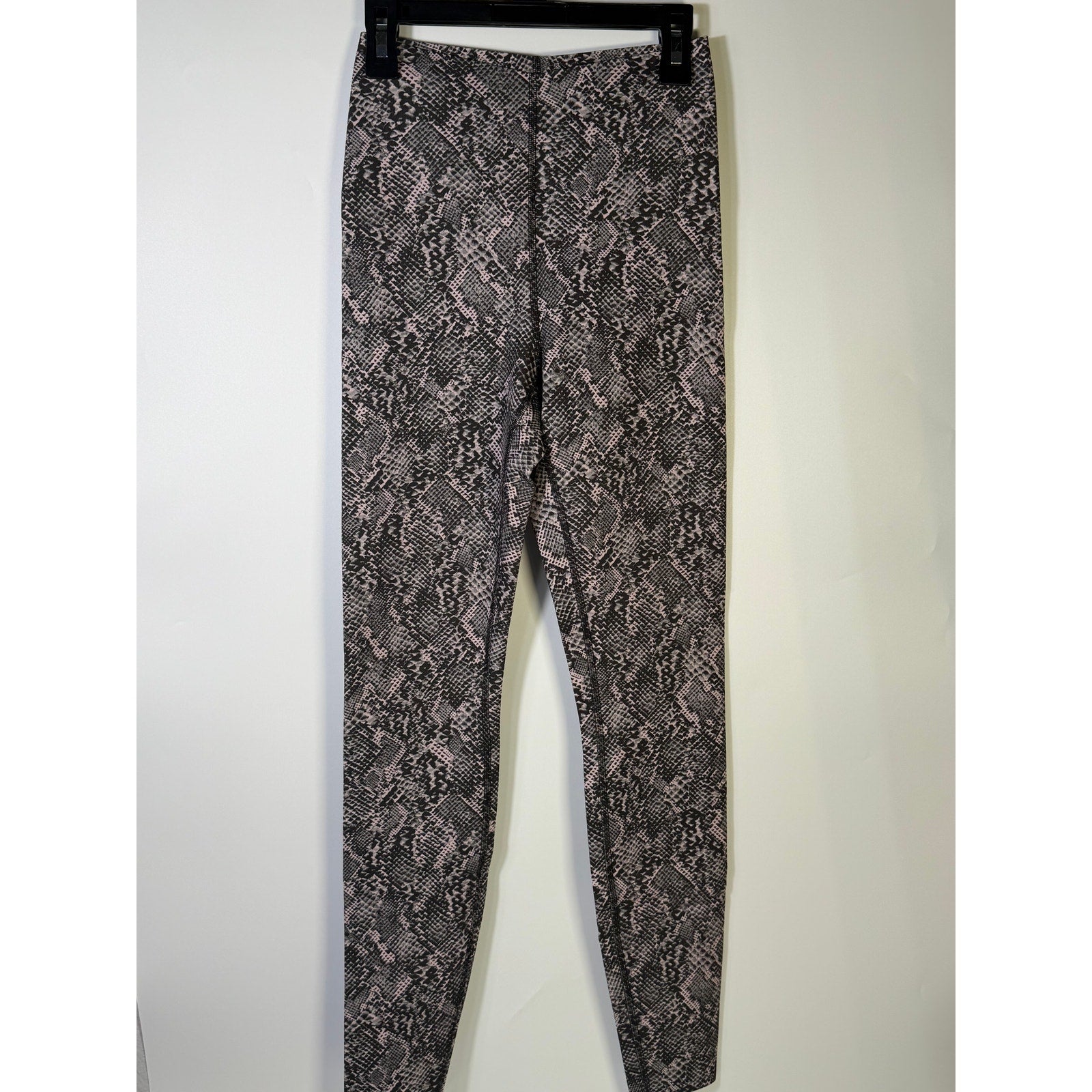 Lululemon Glow Up SHR Tight 28" Leggings Size 4 Pink Black Snakeskin NWT