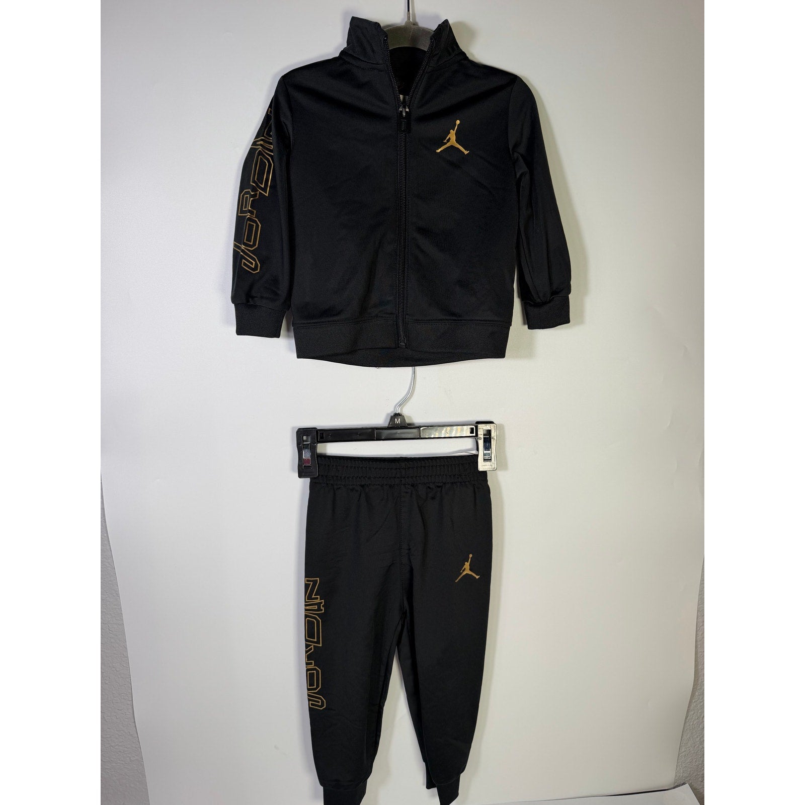 Jordan Baby Boys 2-Piece Track Jacket Jogger Set Black Gold Size 18M NWT