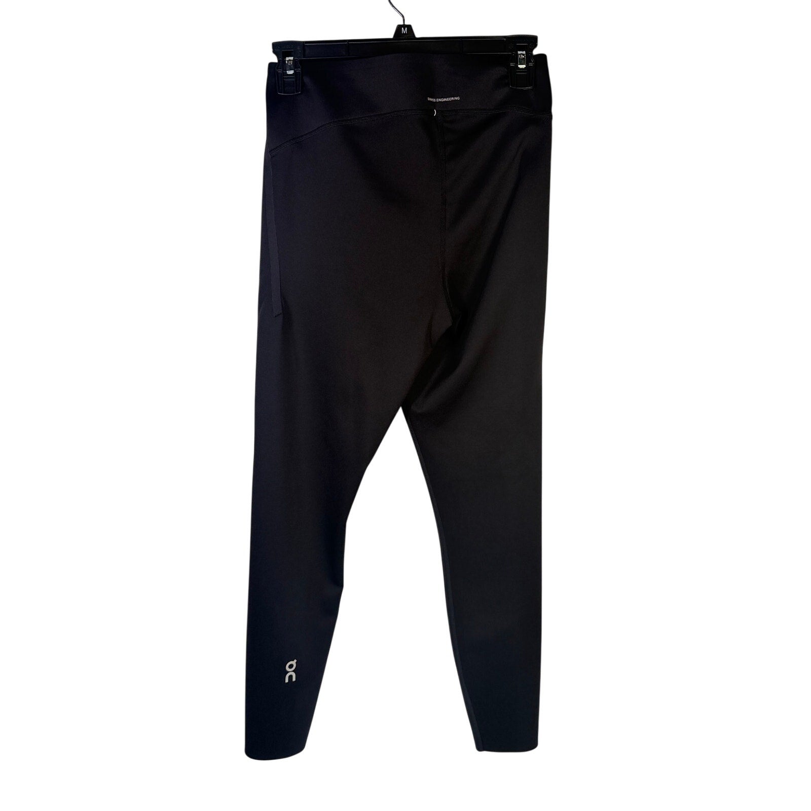 Black On Women’s Train Tights 7/8 leggings in size M, showcasing the fitted design and athletic style.