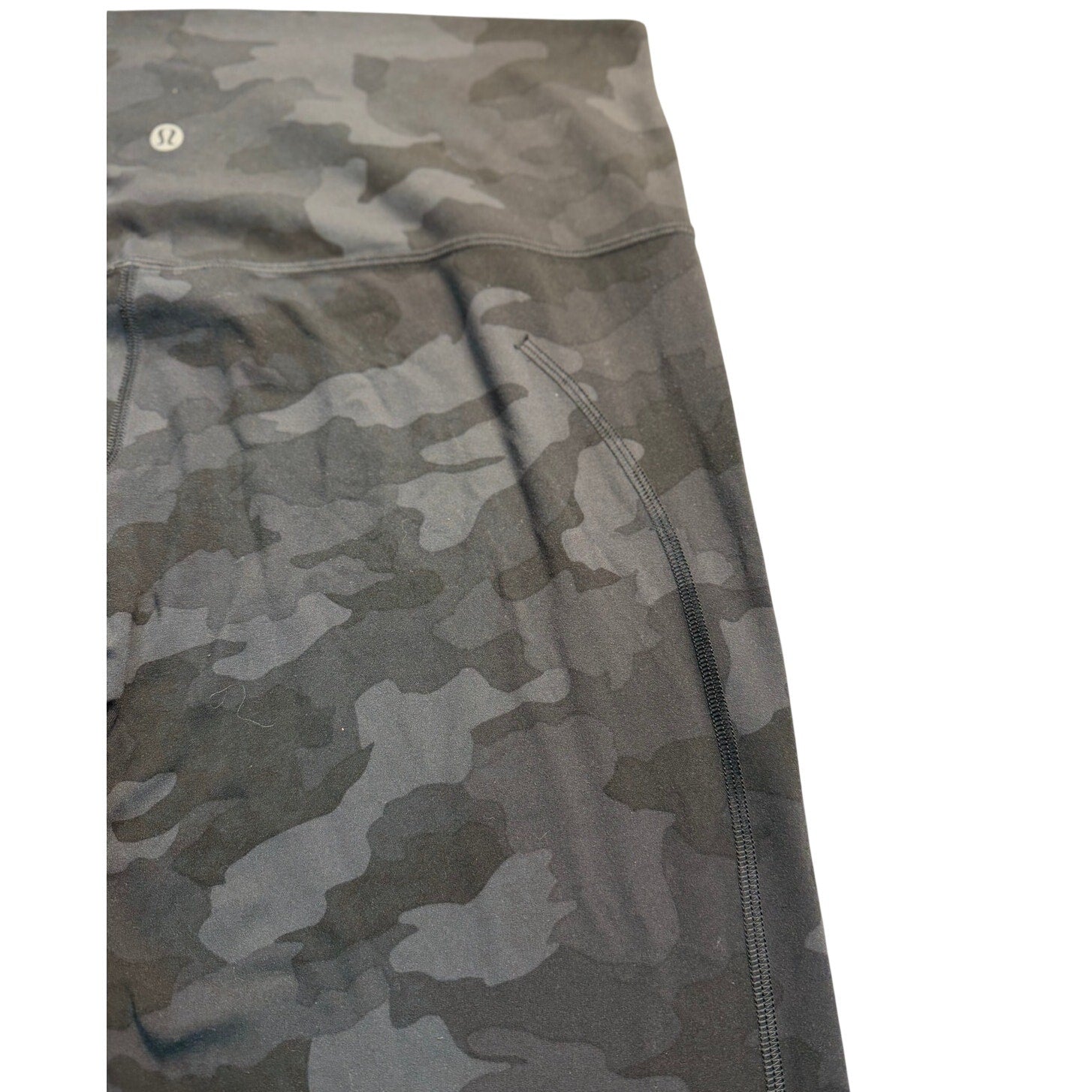 Lululemon Athletica Women’s Capri Leggings – Size 14 – Wild Thing Deep Coal Camo Black/Grey