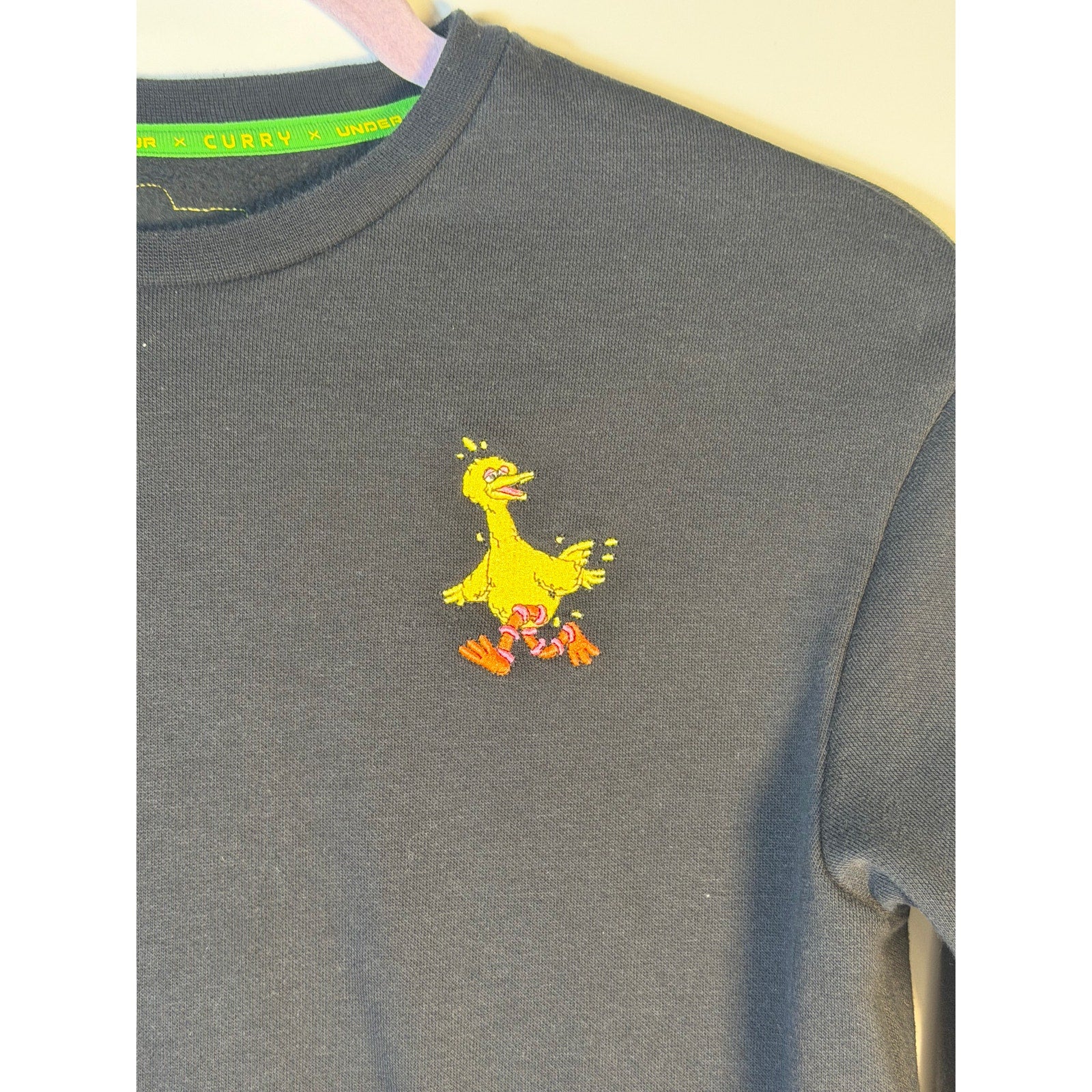 Under Armour Curry Sesame Street Big Bird Sweatshirt Youth M Black Men's