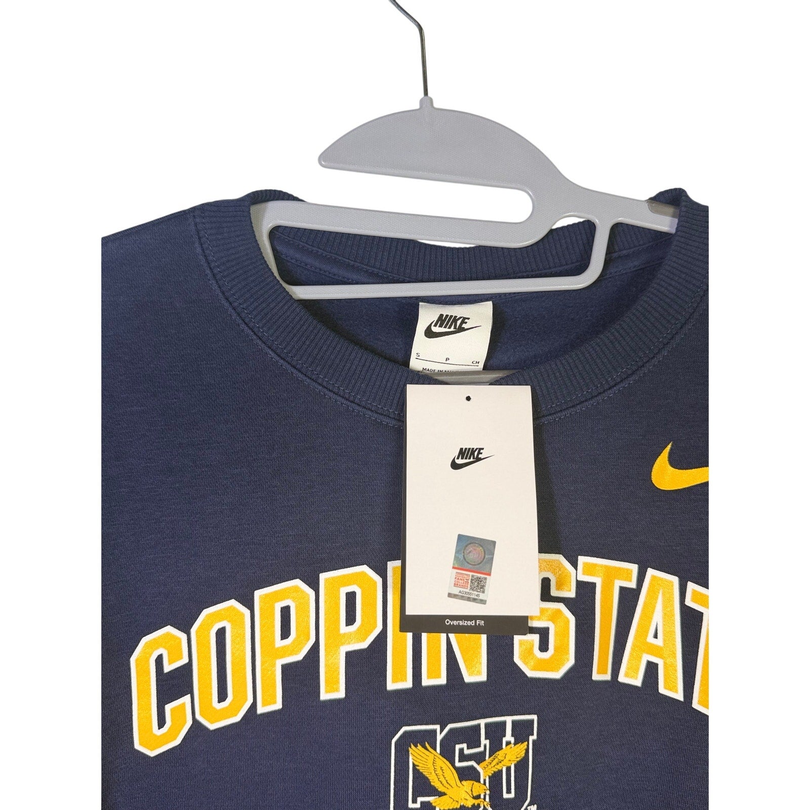 Nike Women’s Coppin State Eagles navy fleece crewneck sweatshirt with embroidered team logo, size small.