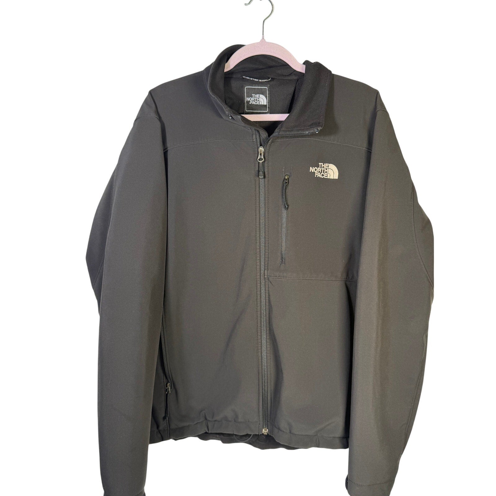 The North Face Men’s Large Black Softshell Full-Zip Fleece-Lined Jacket - close-up detail