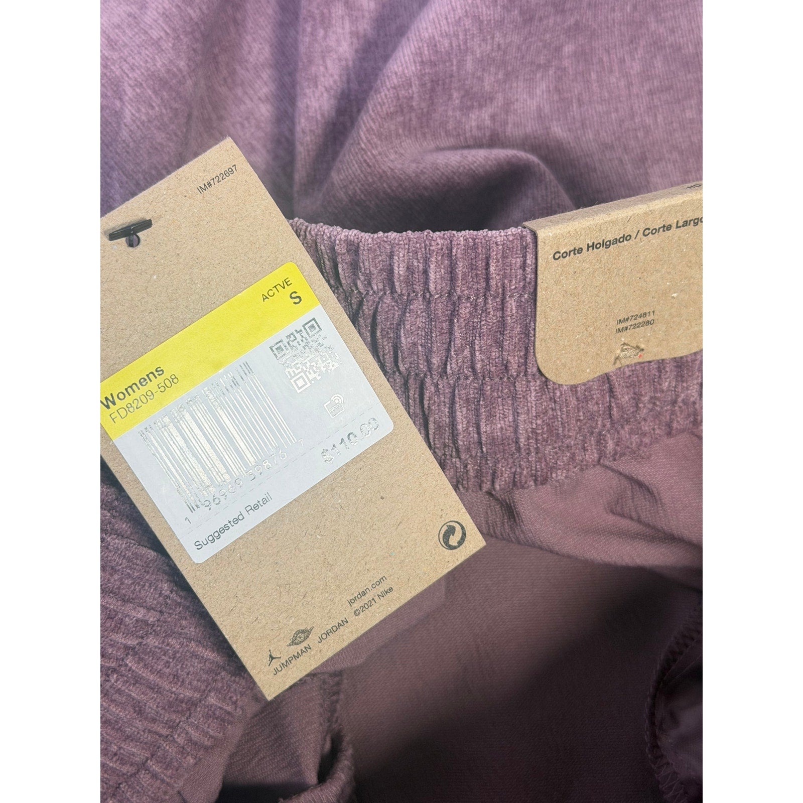 Jordan Chicago women’s corduroy cargo pants in size small, featuring a relaxed fit and multiple pockets.